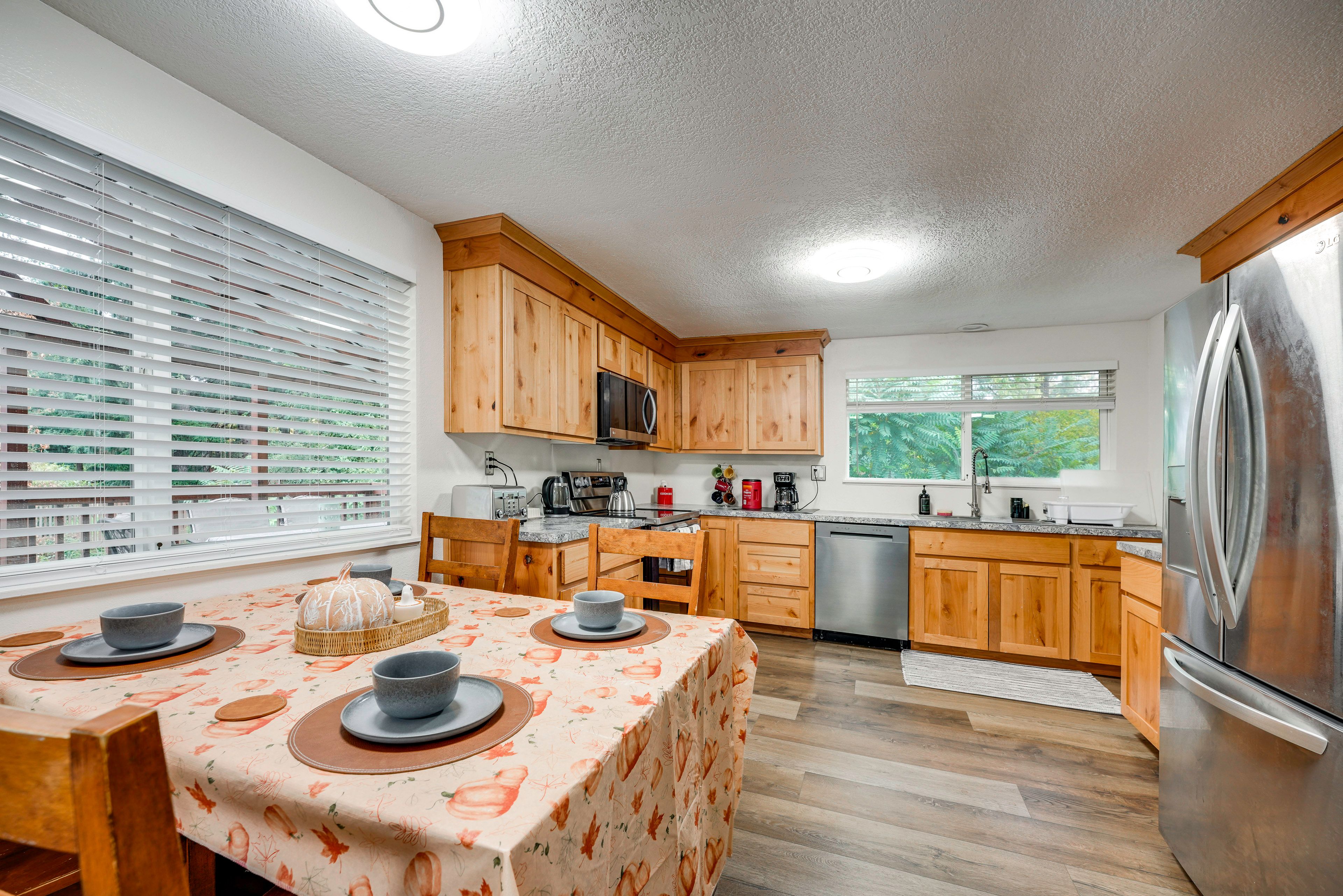 Kitchen & Dining Area