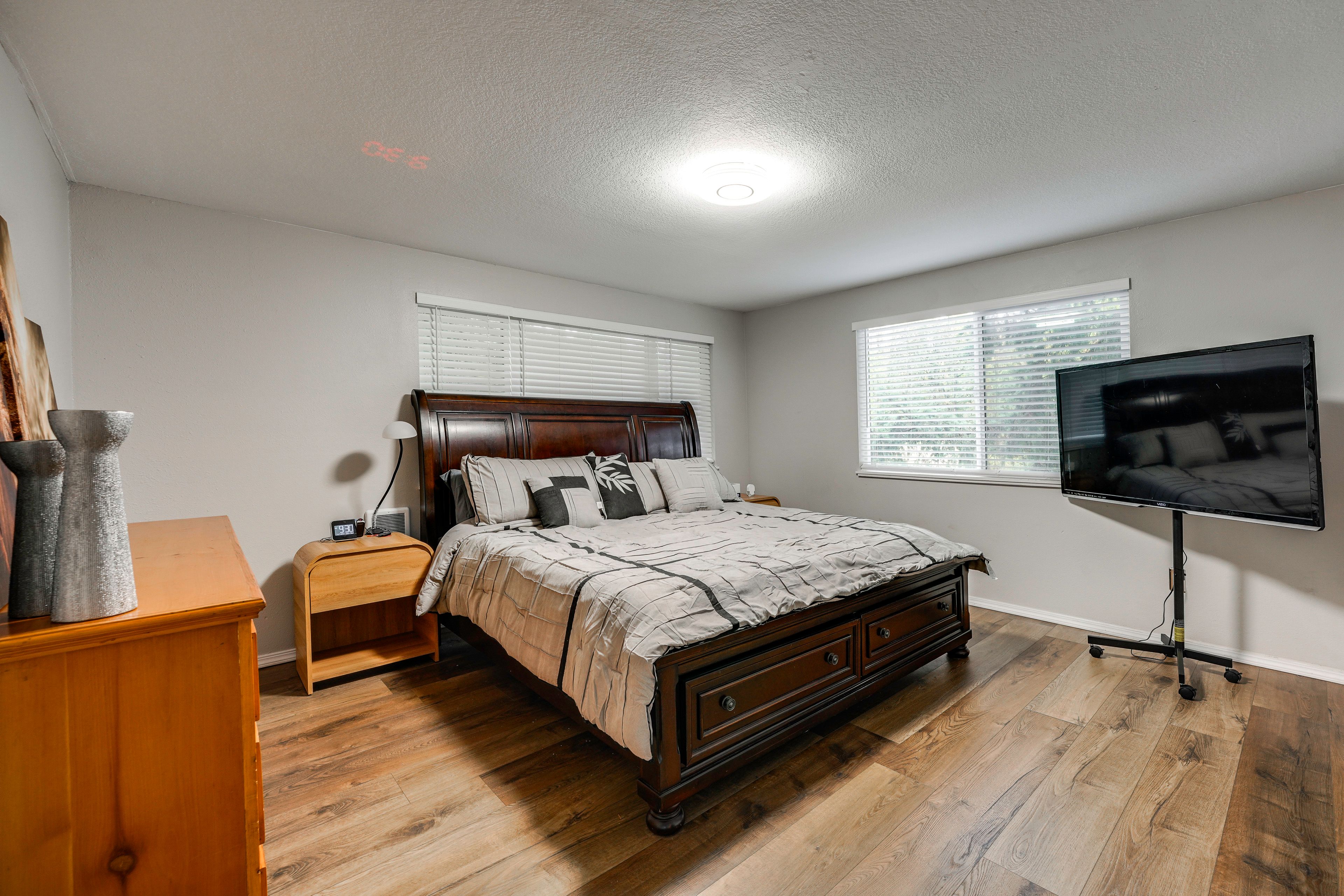 Bedroom 1 | Queen Bed