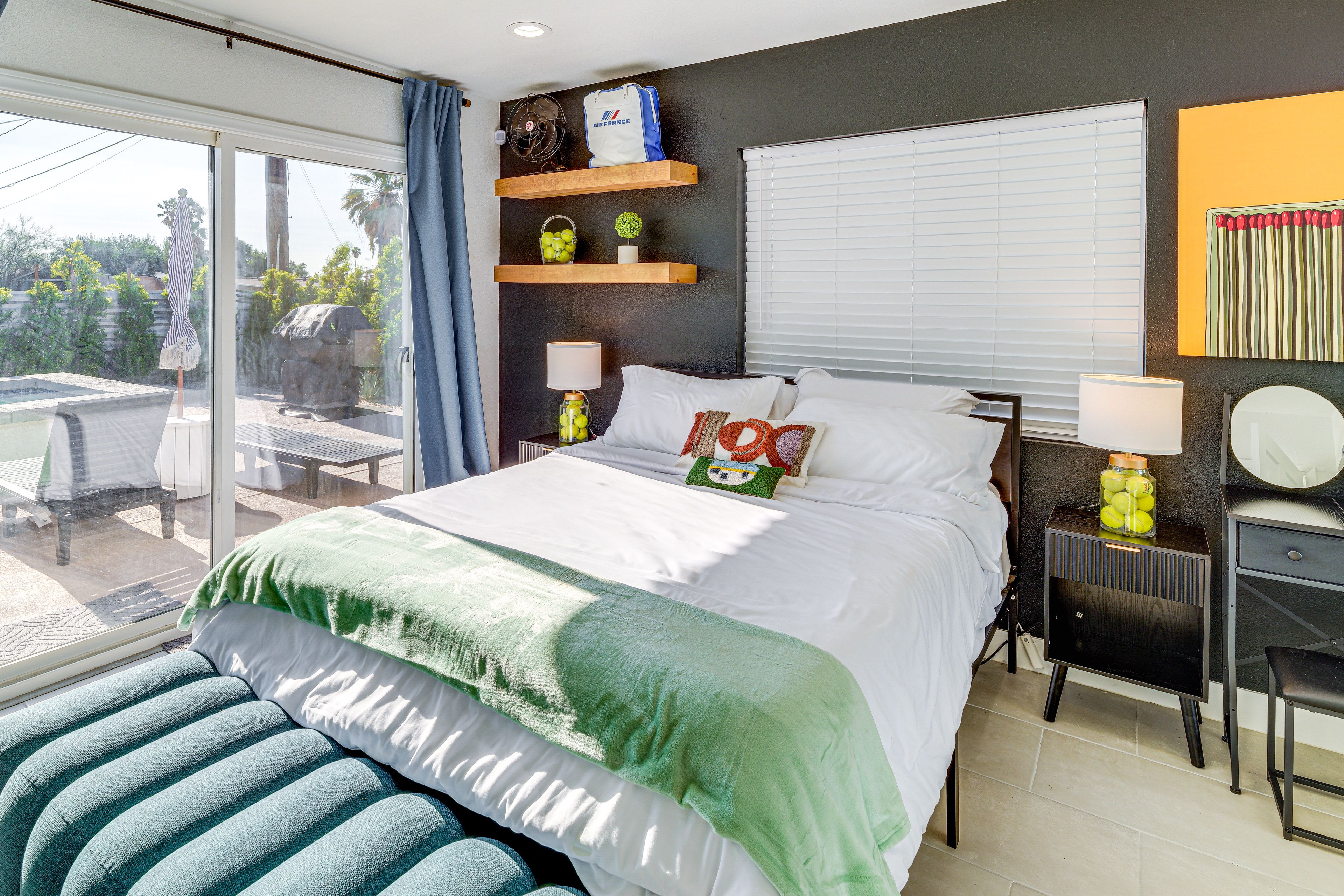 Bedroom | Queen Bed