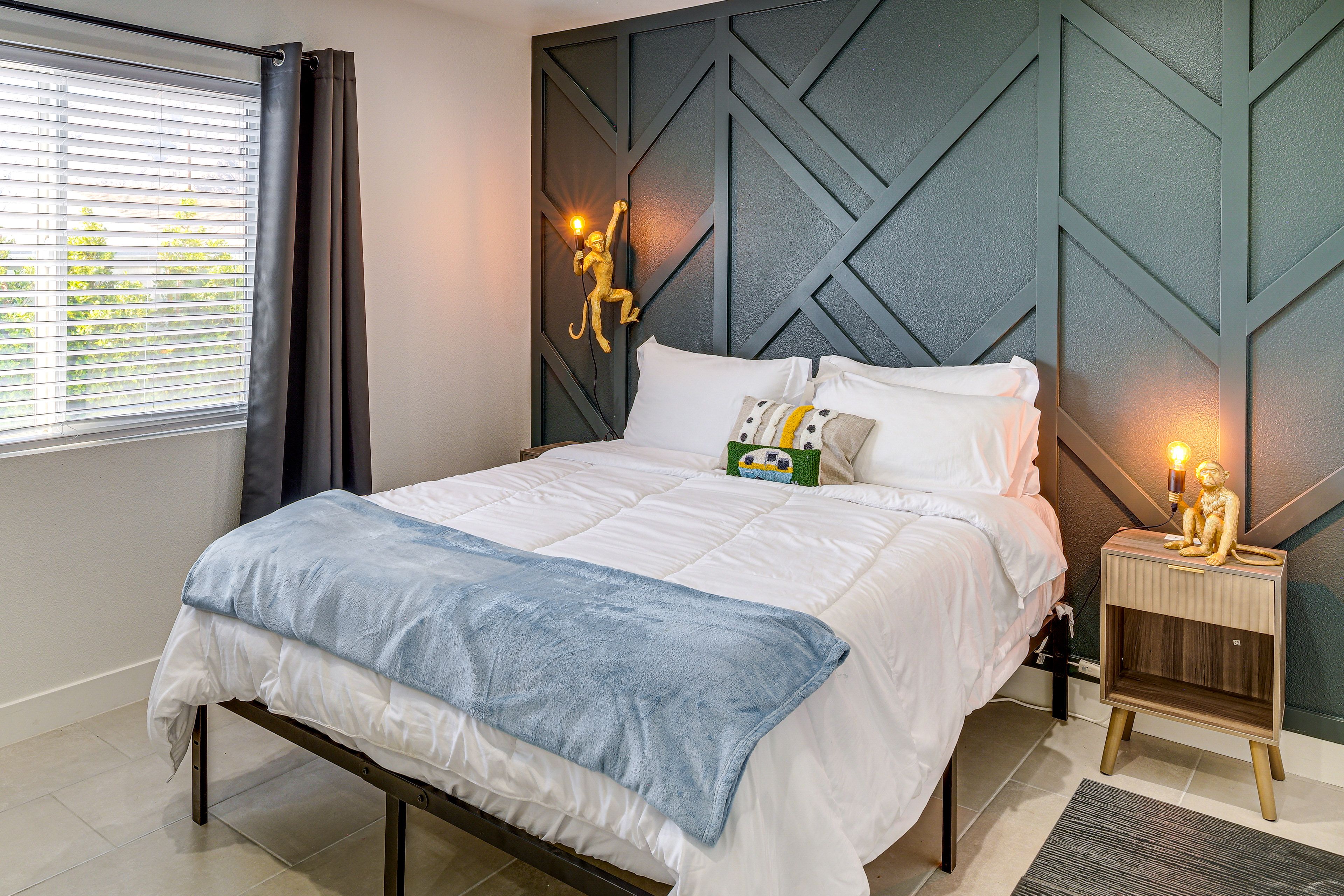 Bedroom | Queen Bed