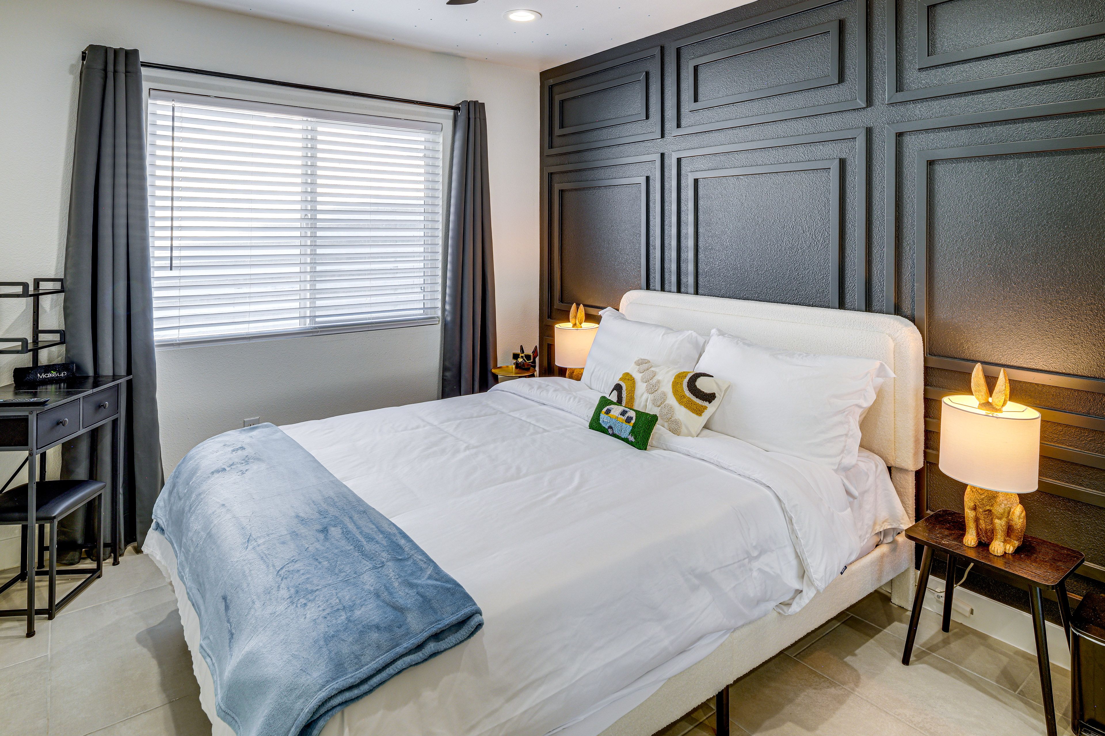 Bedroom | Queen Bed