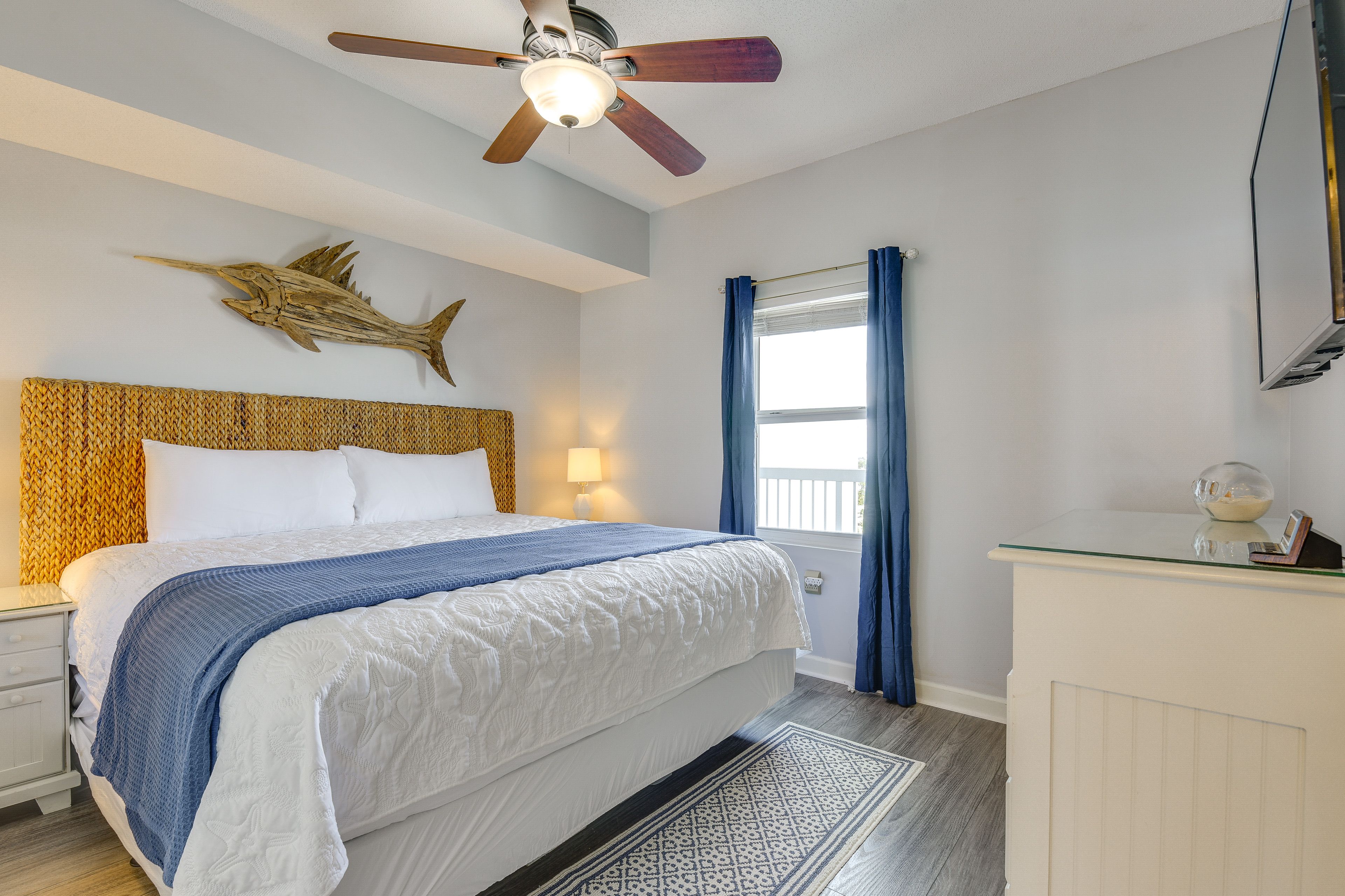 Unit B | Bedroom | King Bed
