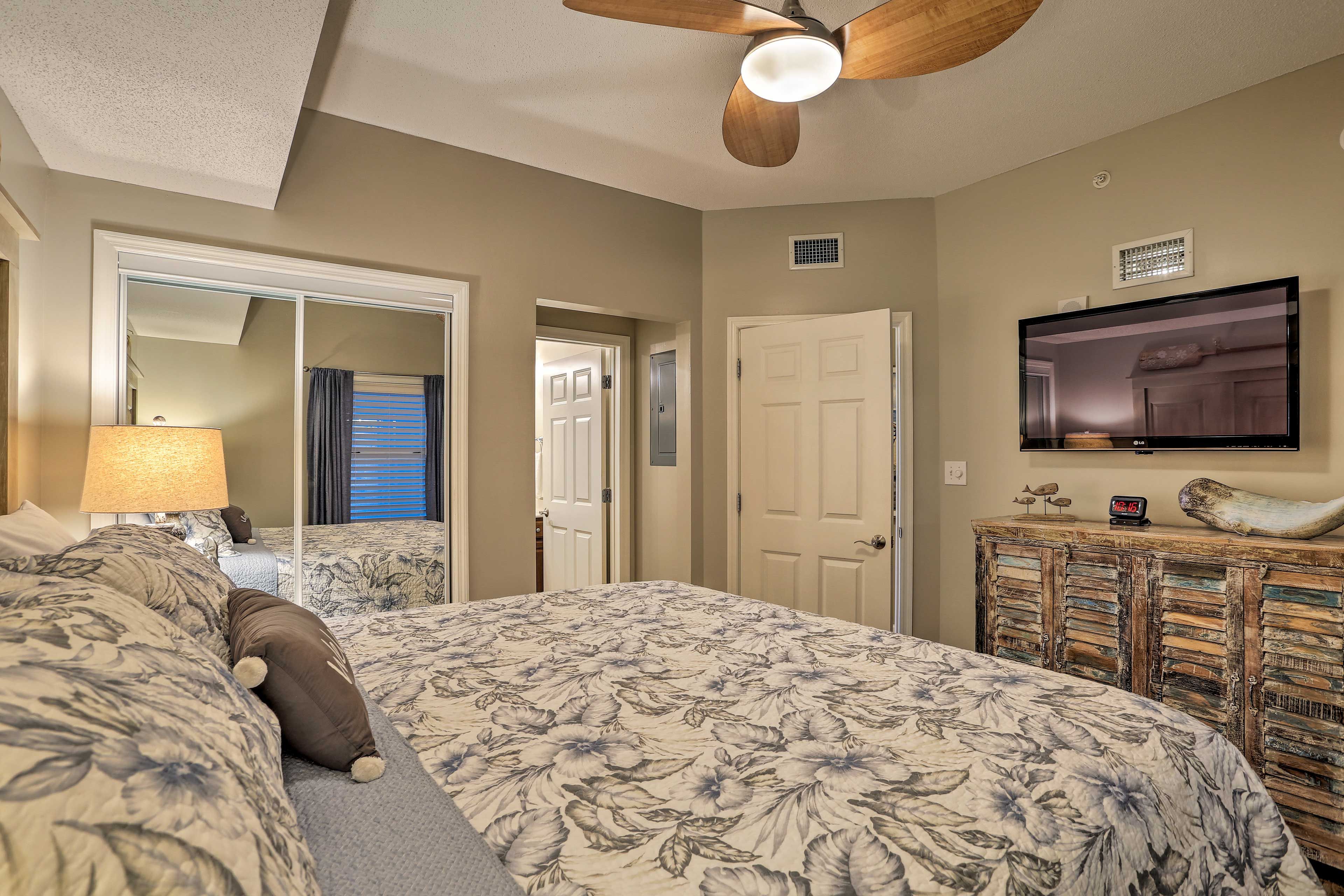 Unit A | Bedroom | King Bed