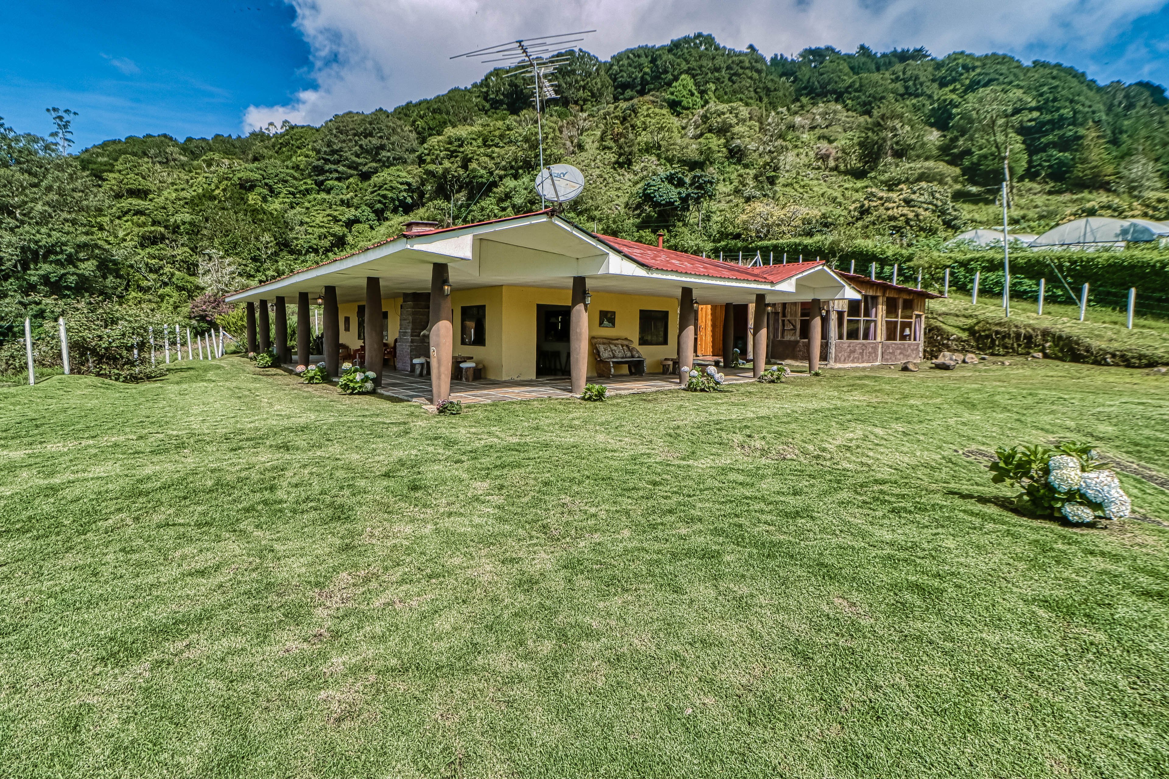 Dota Vacation Rental | 4BR | 2BA | 947 Sq Ft