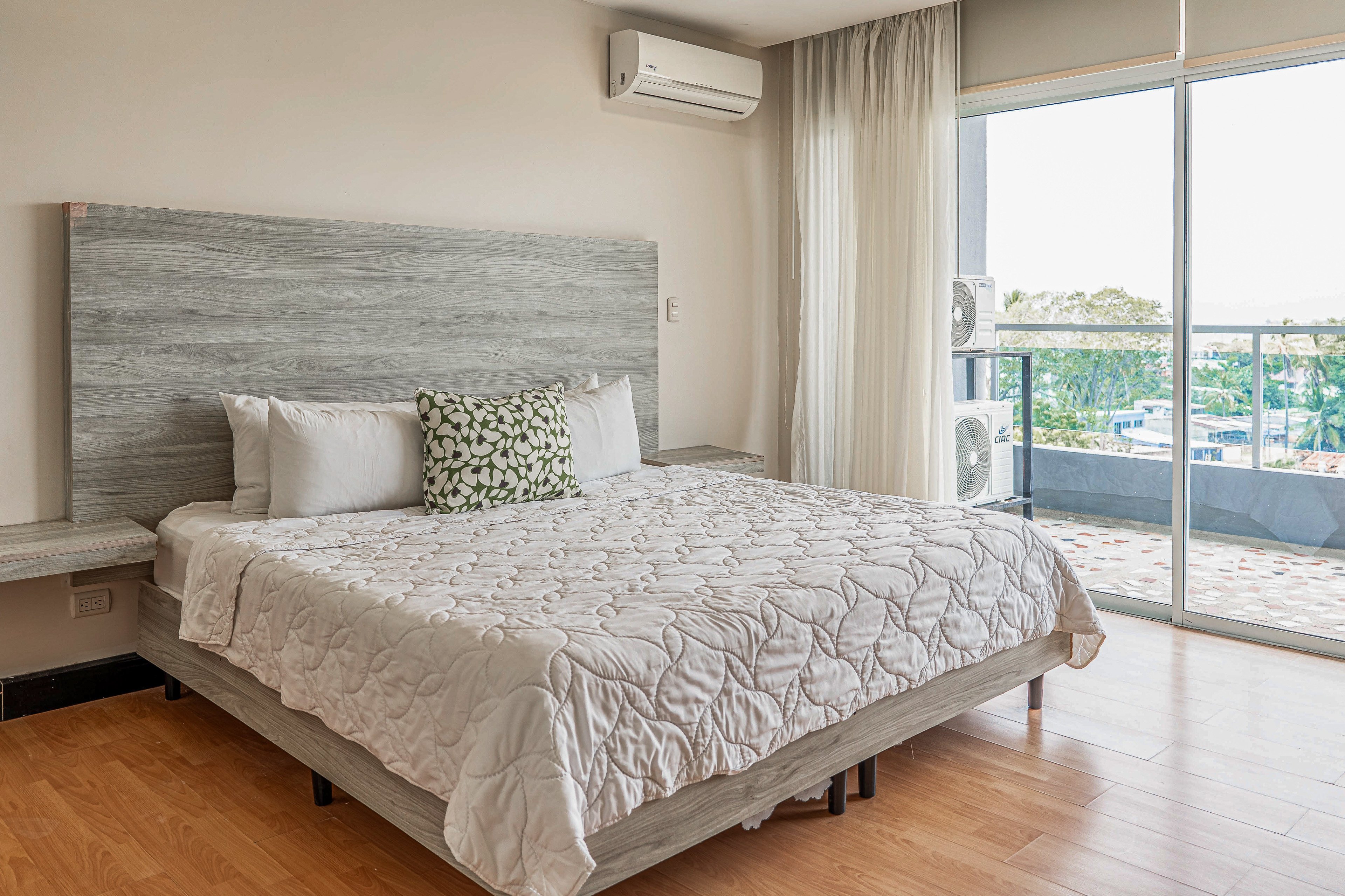 Bedroom Suite | King Bed