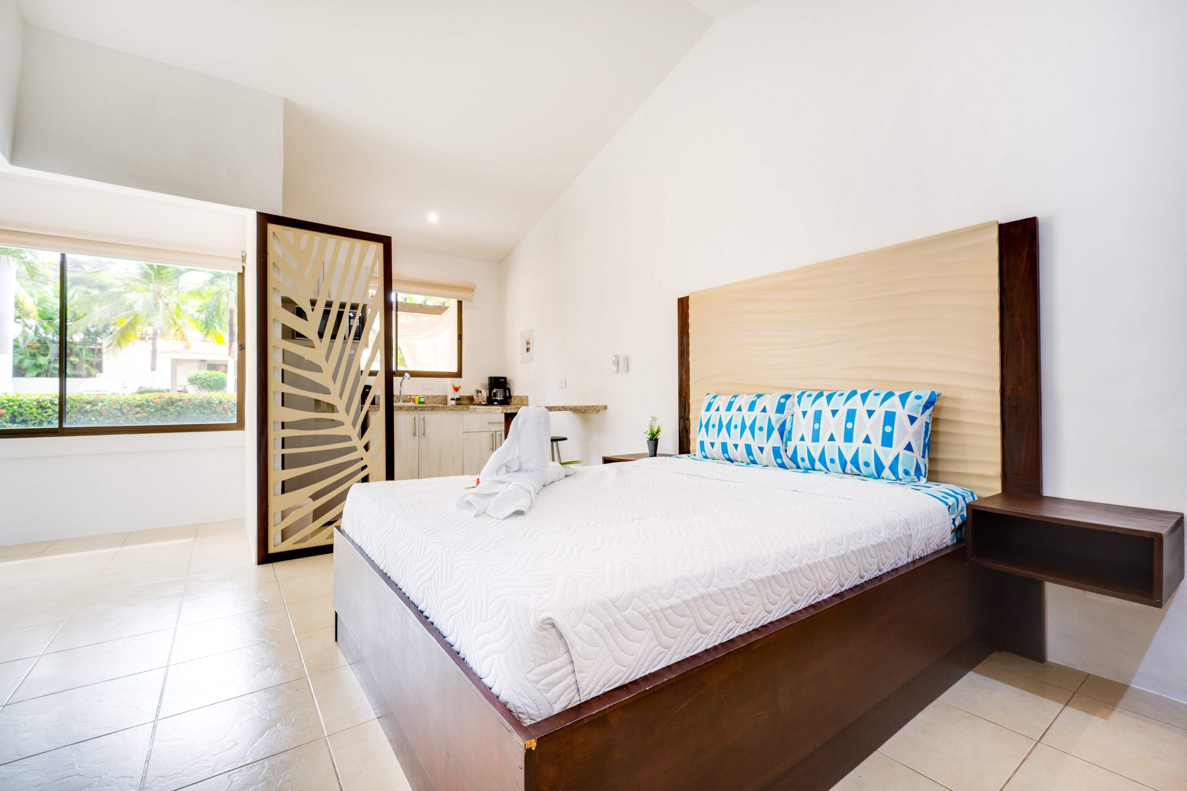 Studio 1 | Queen Bed | Twin Trundle