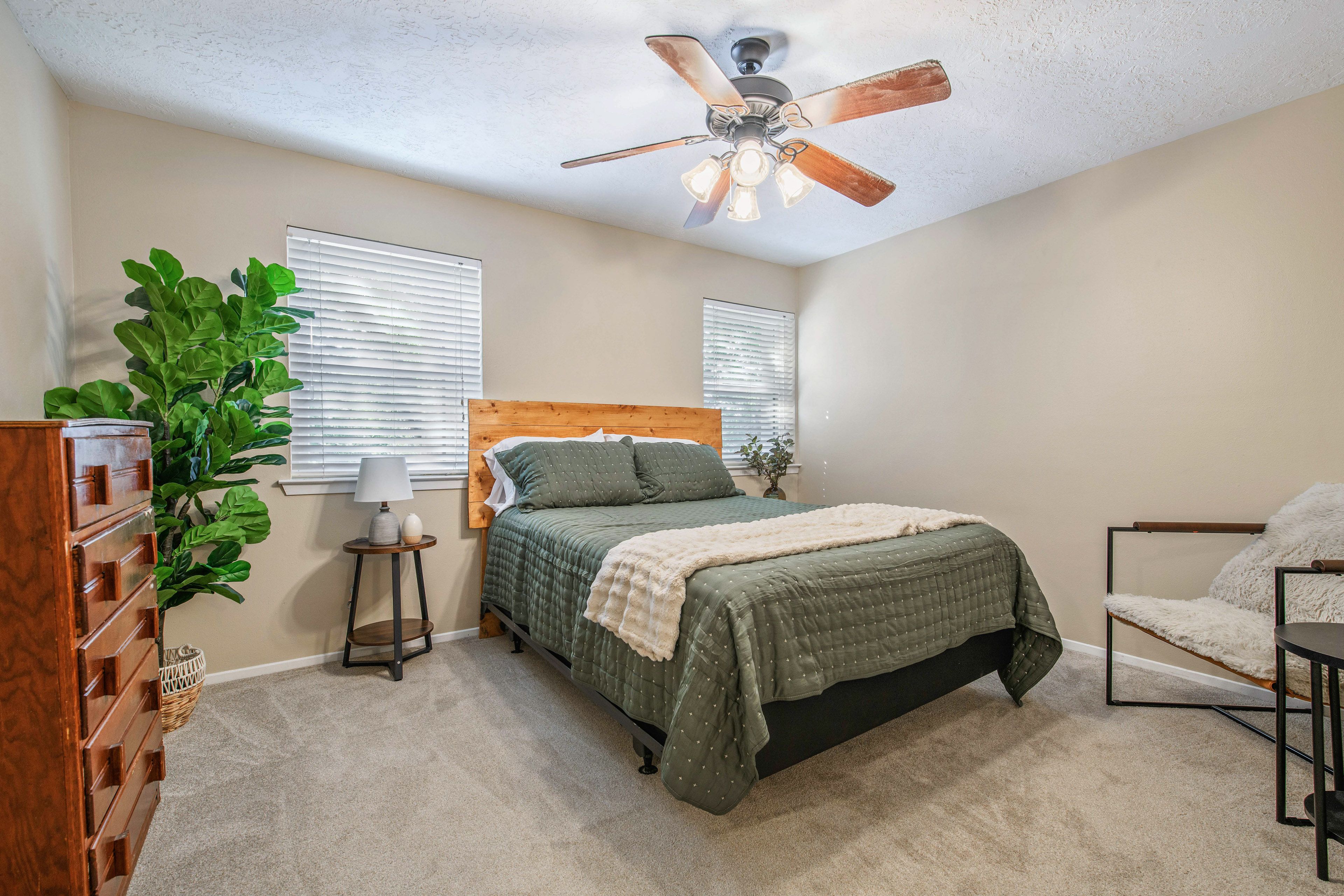 Bedroom | Queen Bed | 2nd Floor