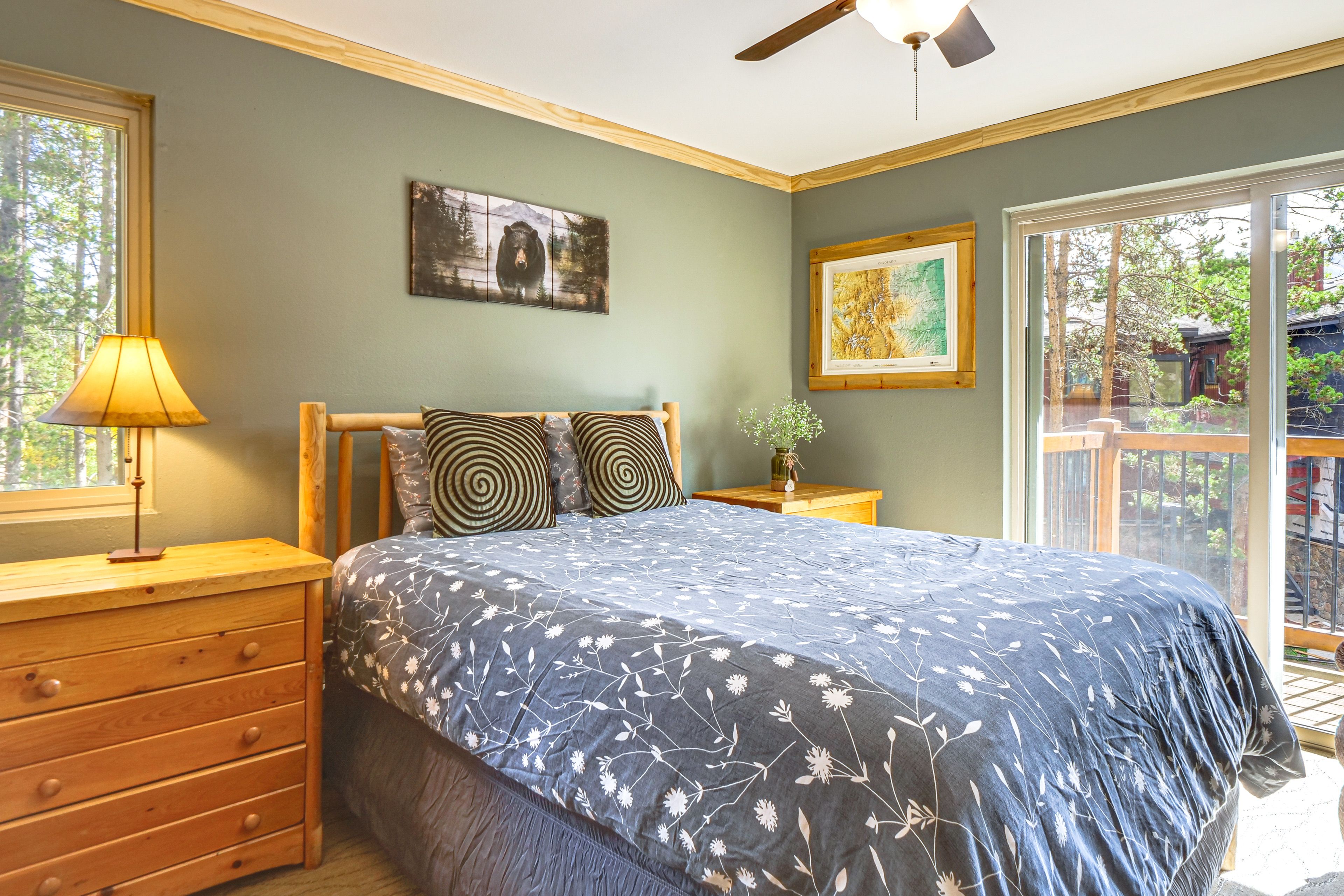 Bedroom 1 | Queen Bed | 1st Floor