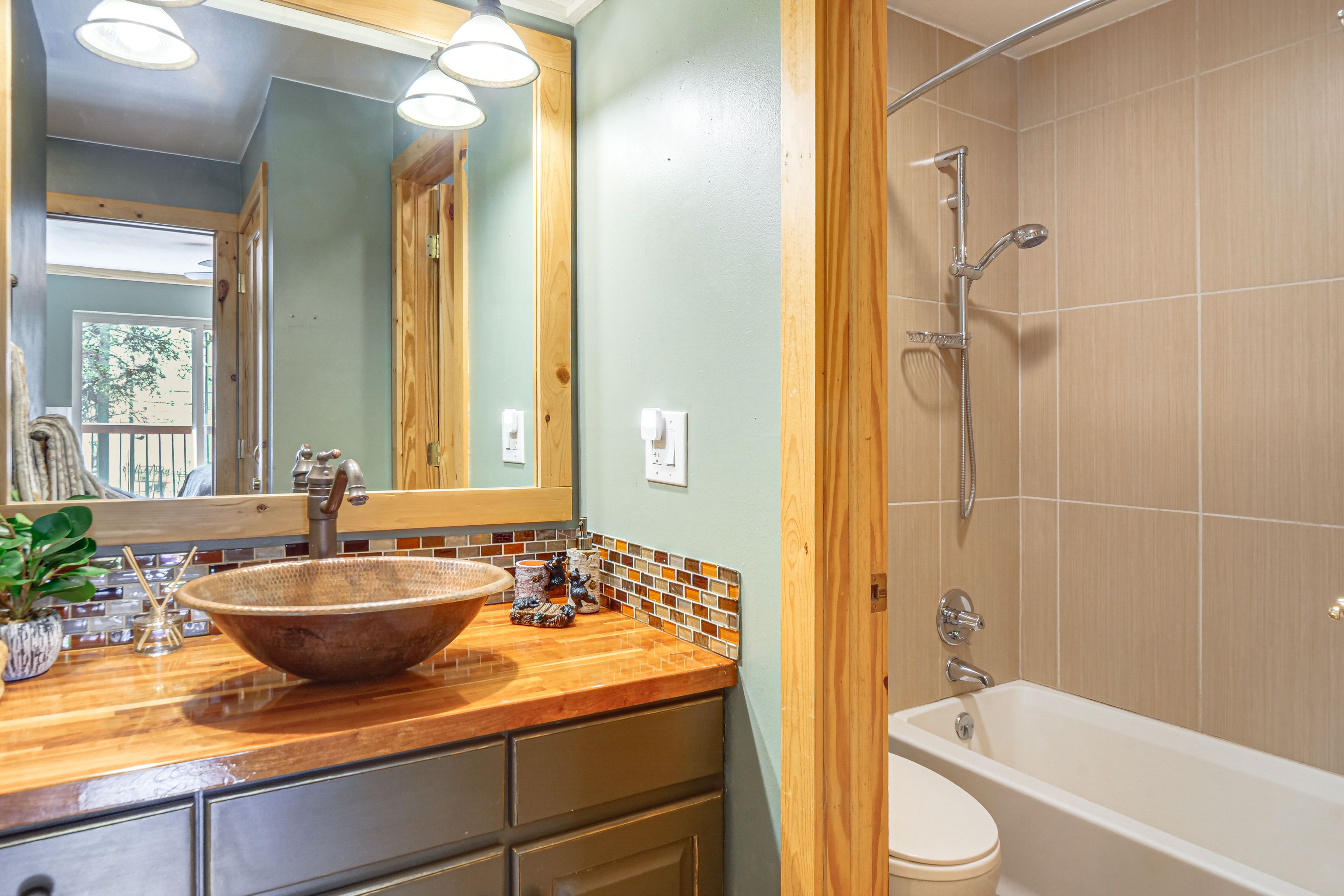Full Bathroom | 1st Floor