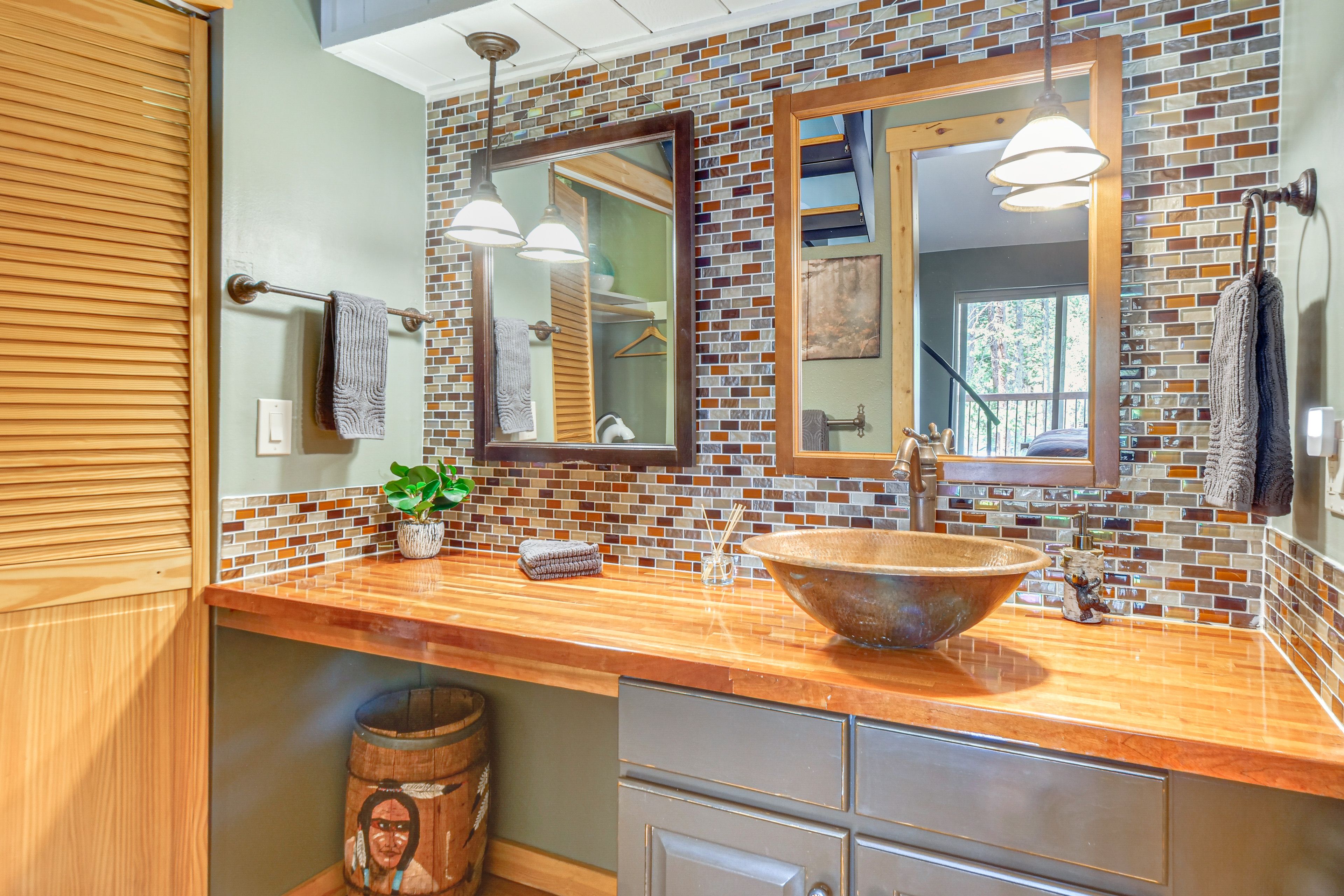 Full Bathroom | 1st Floor