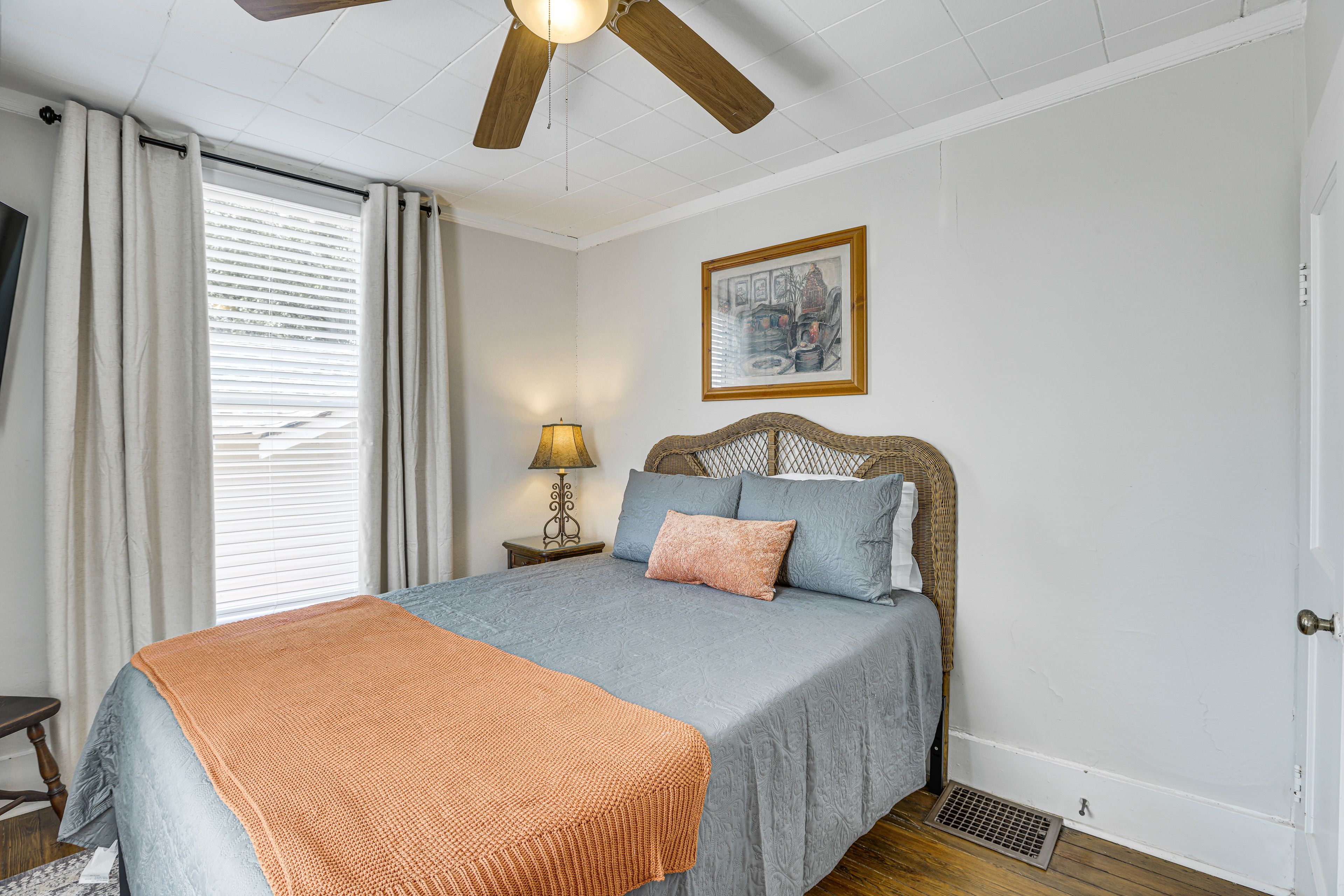 Bedroom 2 | Queen Bed