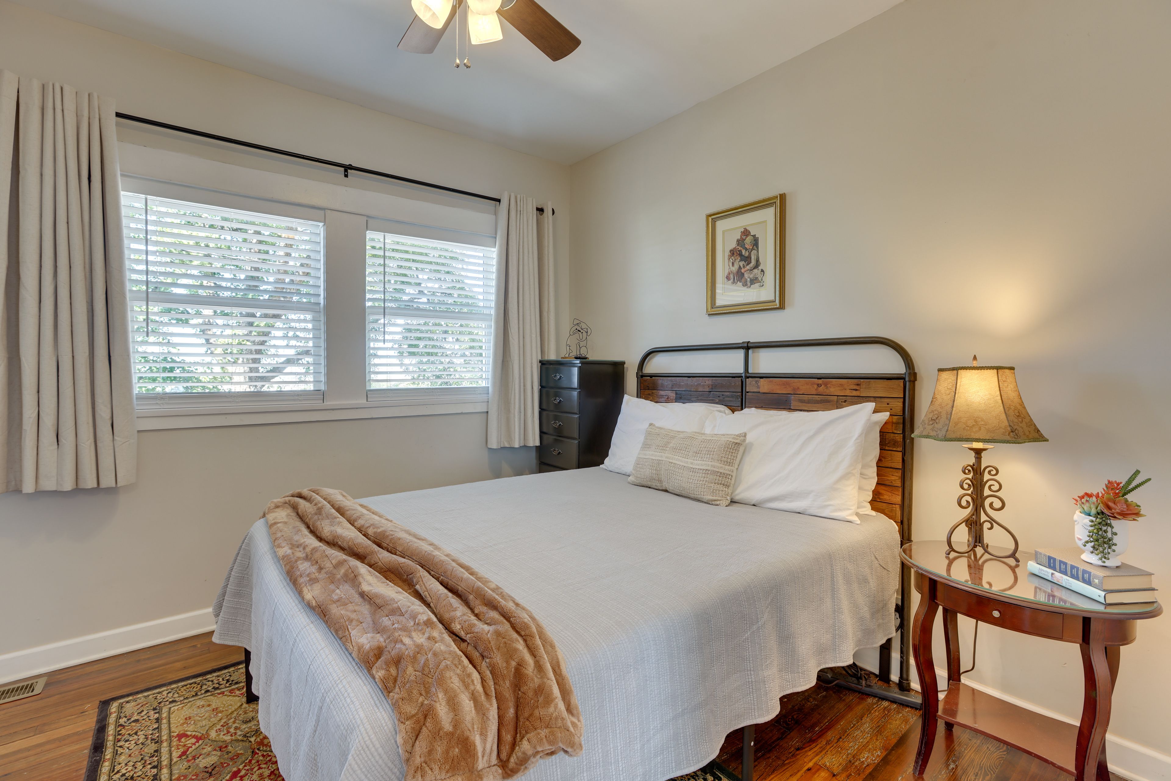 Bedroom 2 | Queen Bed