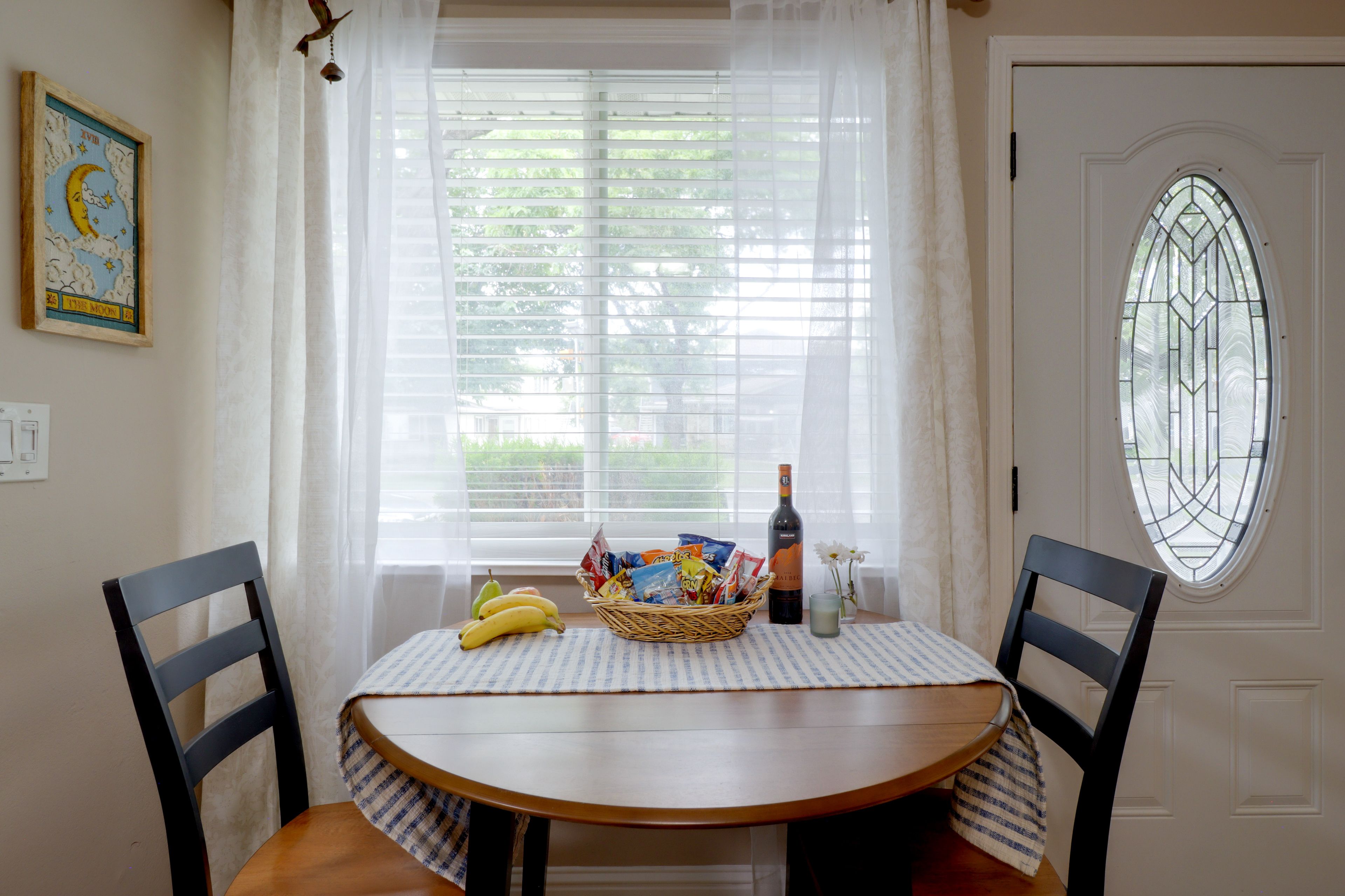 Dining Area | Dishware/Flatware Provided