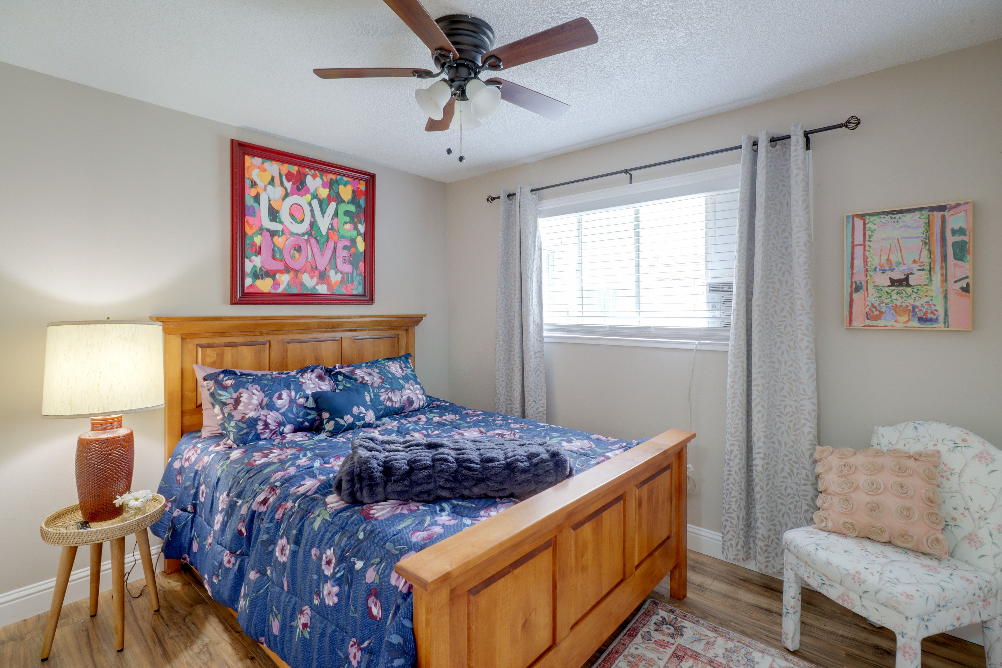 Bedroom | Queen Bed | Smart TV