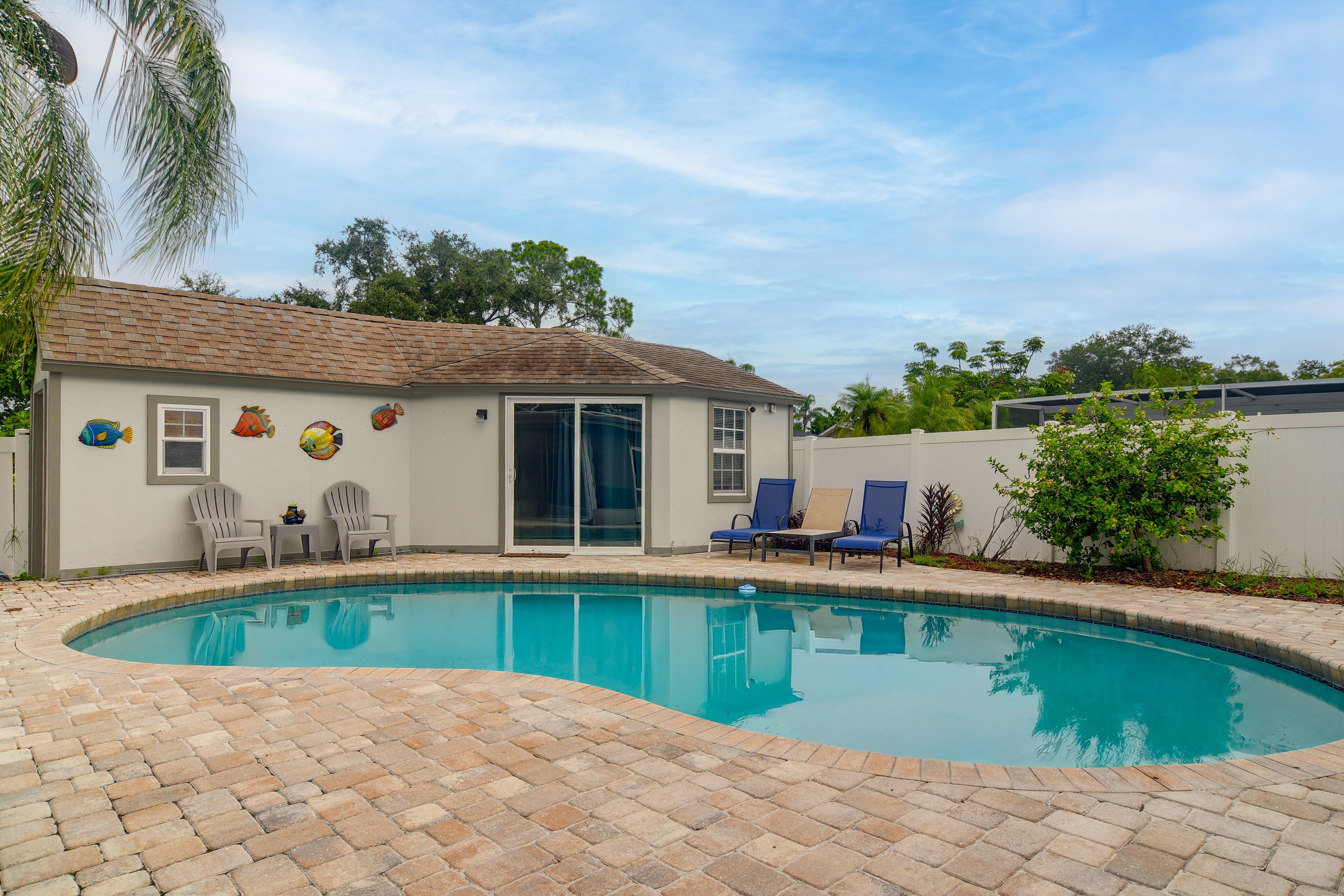 Largo Vacation Rental | 3BR | 2BA | 1,500 Sq Ft | 2 Steps to Enter