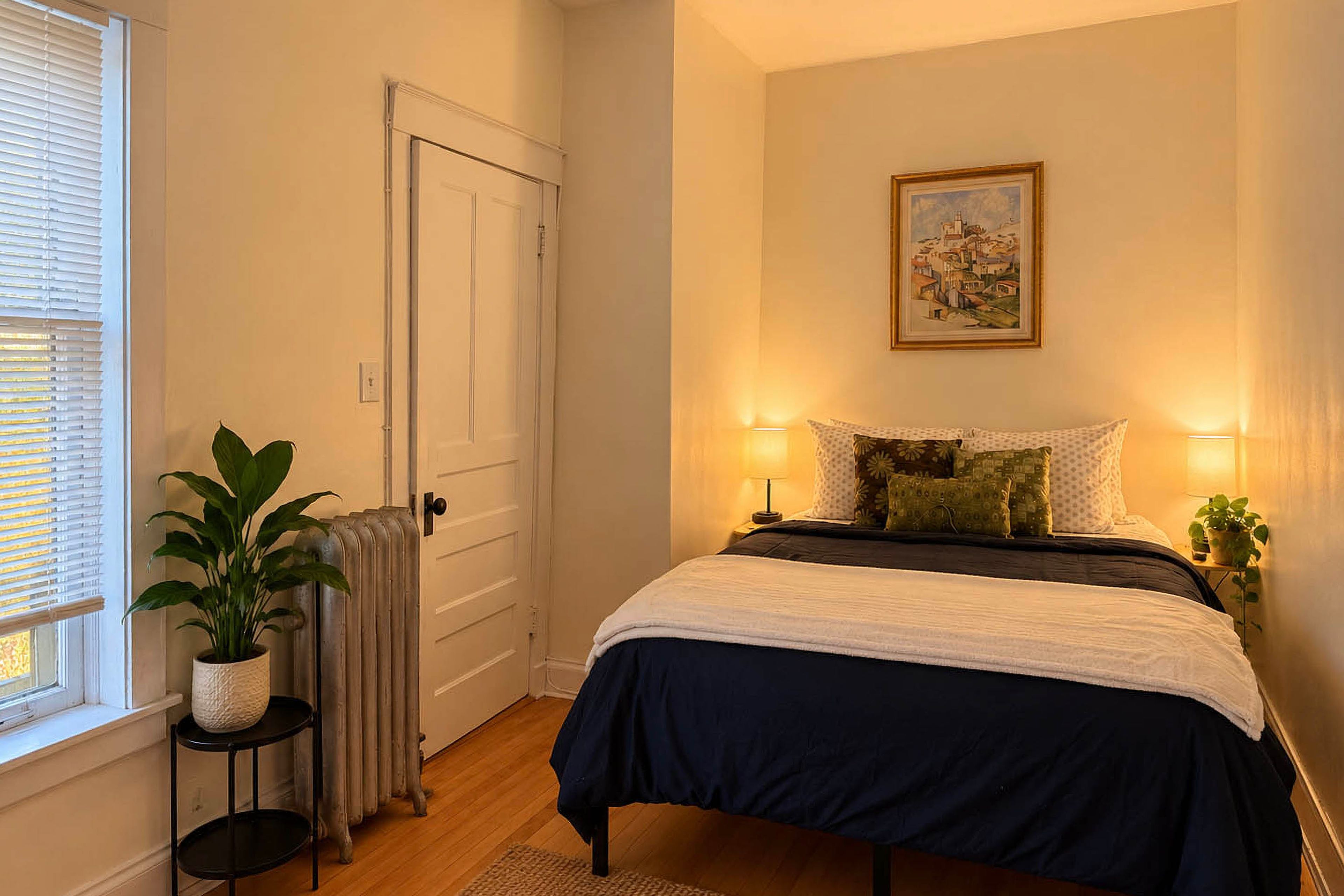 Bedroom 2 | Queen Bed