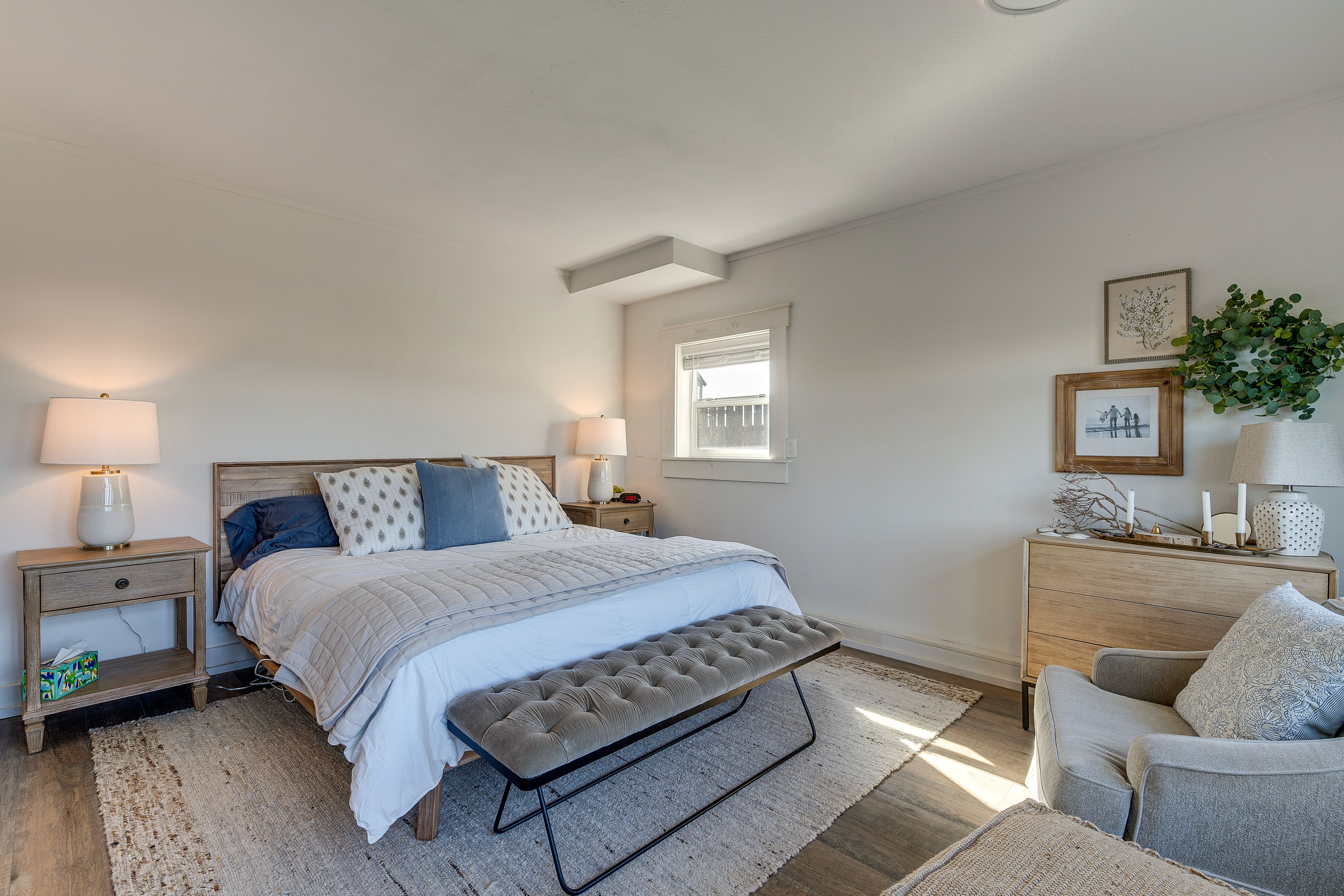 Bedroom | King Bed | 1st Floor