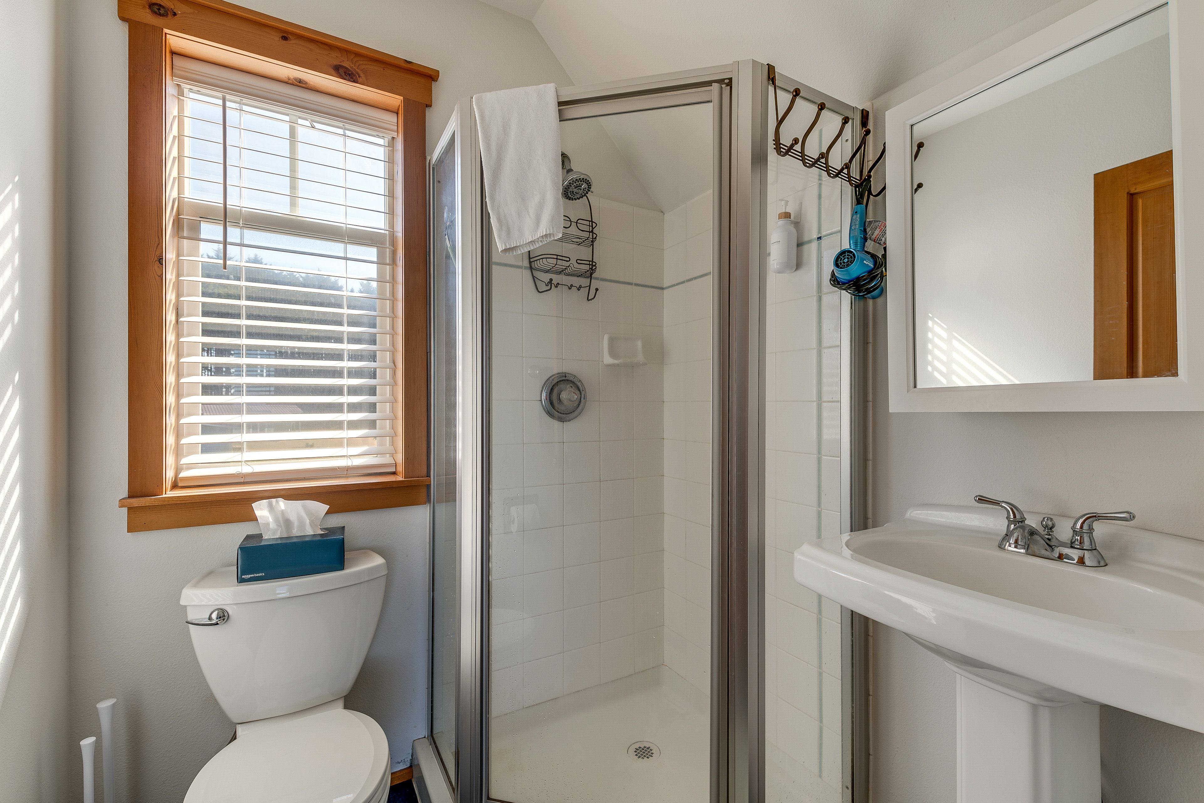 Full Bathroom | 2nd Floor