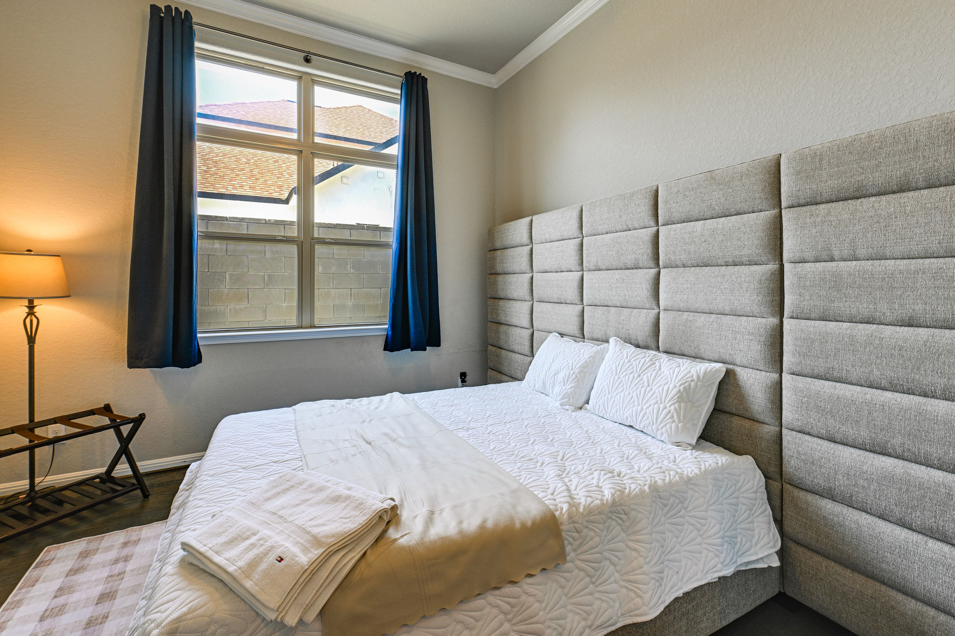 Bedroom | Queen Bed