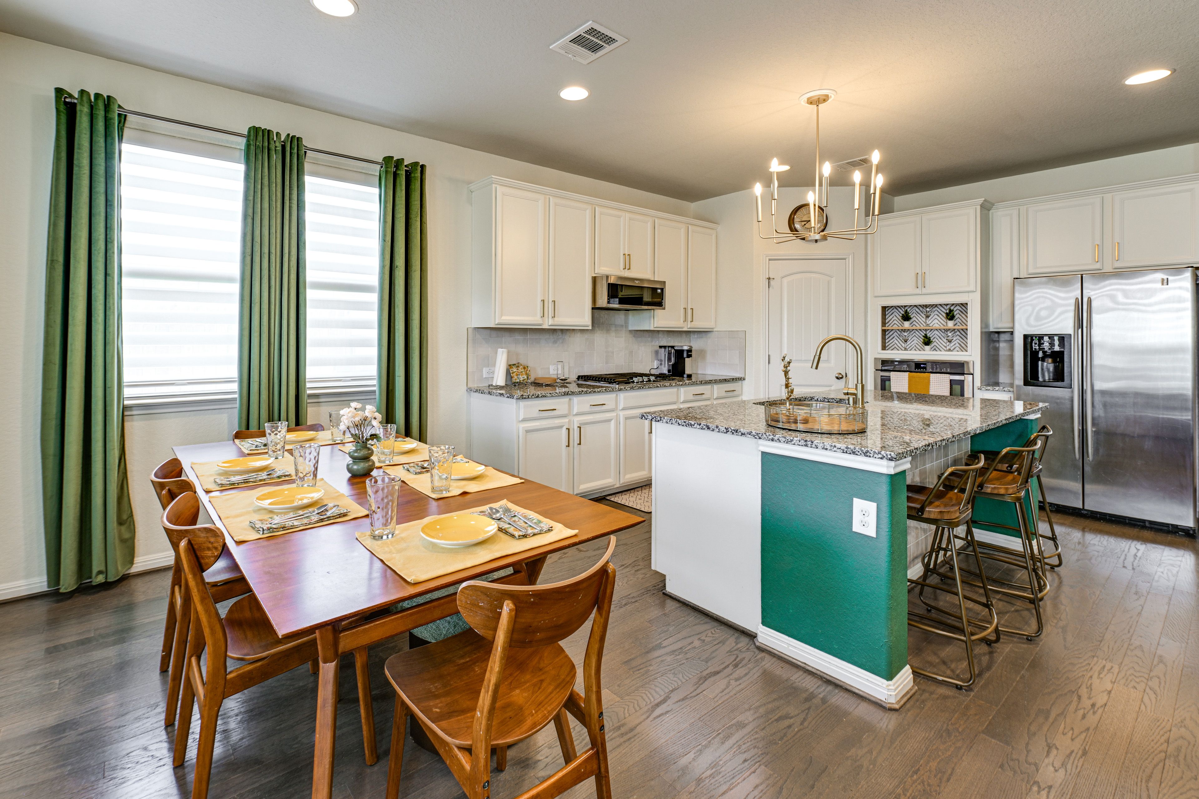 Kitchen | Dining Area