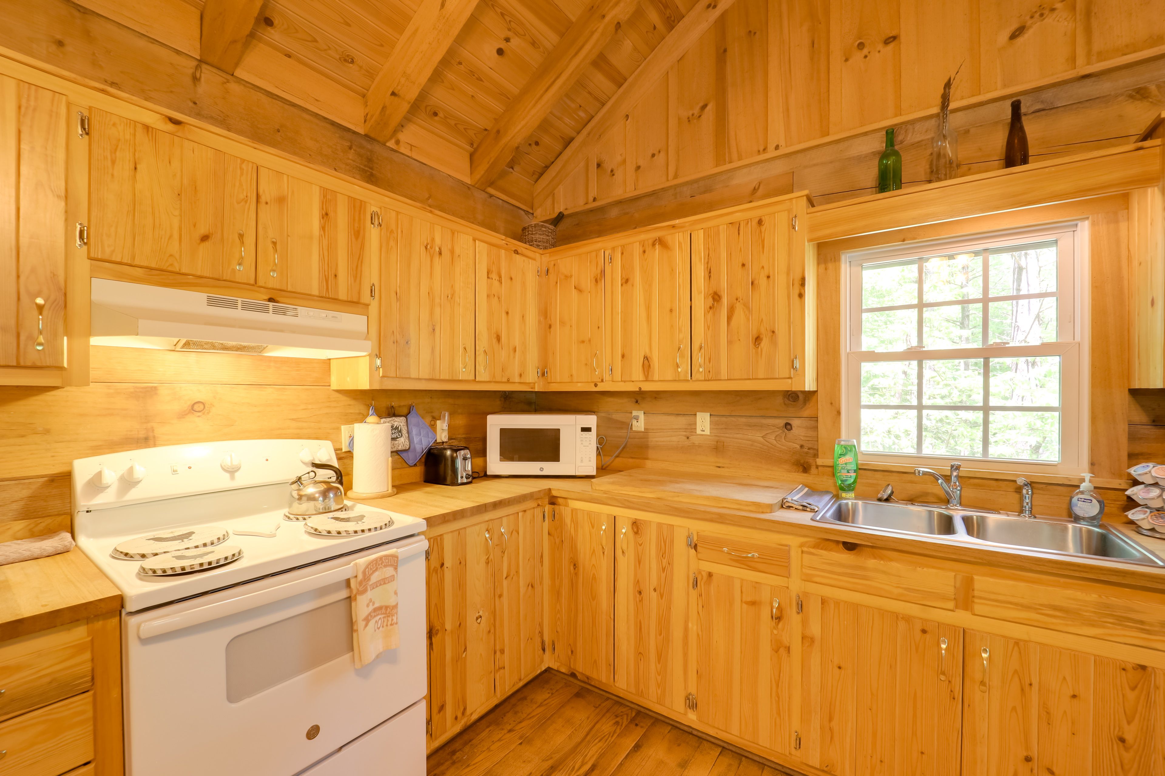 Compleat Angler | Kitchen | Dual Keurig/Drip Coffee | Coffee & Tea | Basics