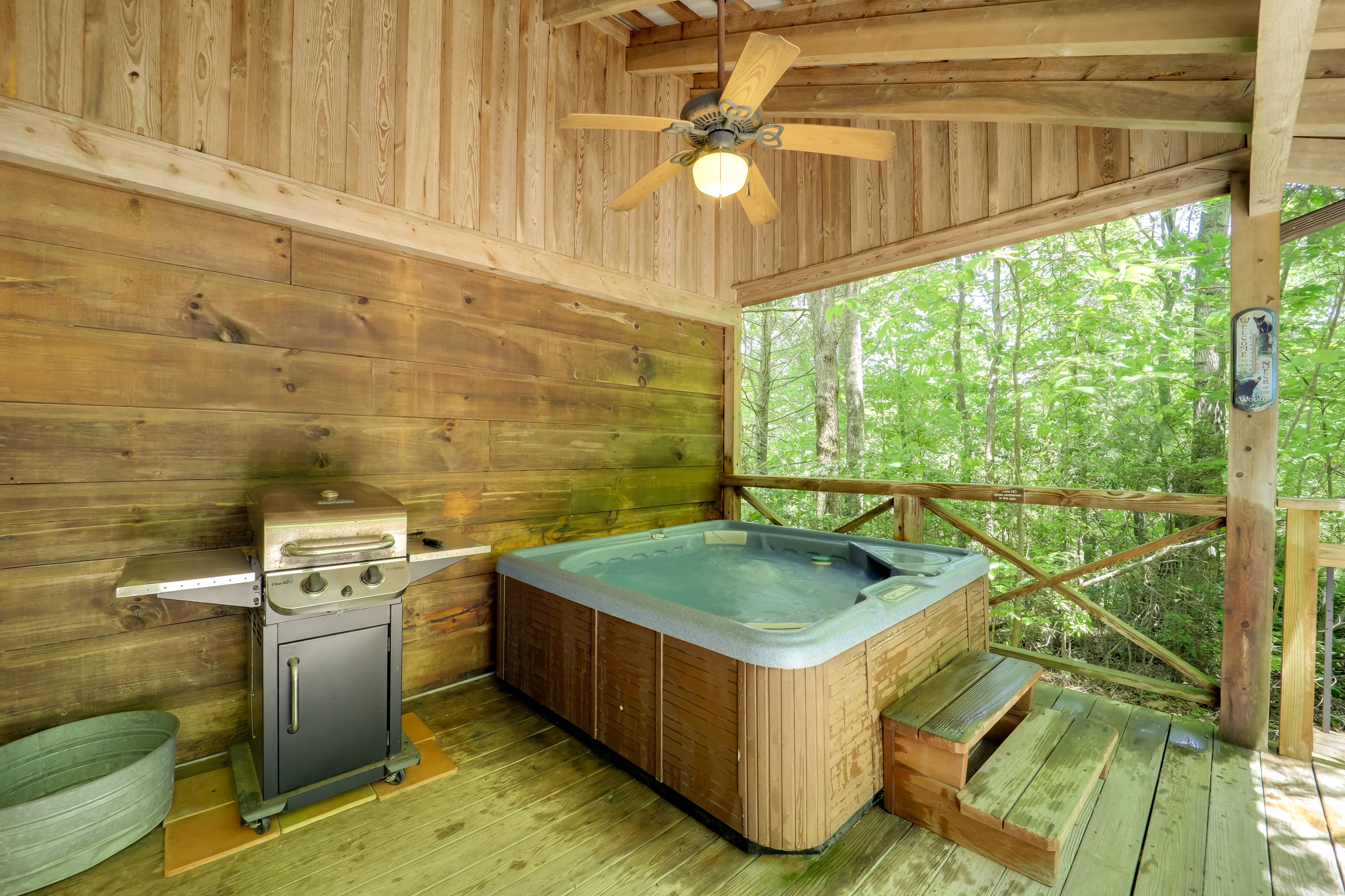 Reach | Covered Deck | Hot Tub | Gas Grill