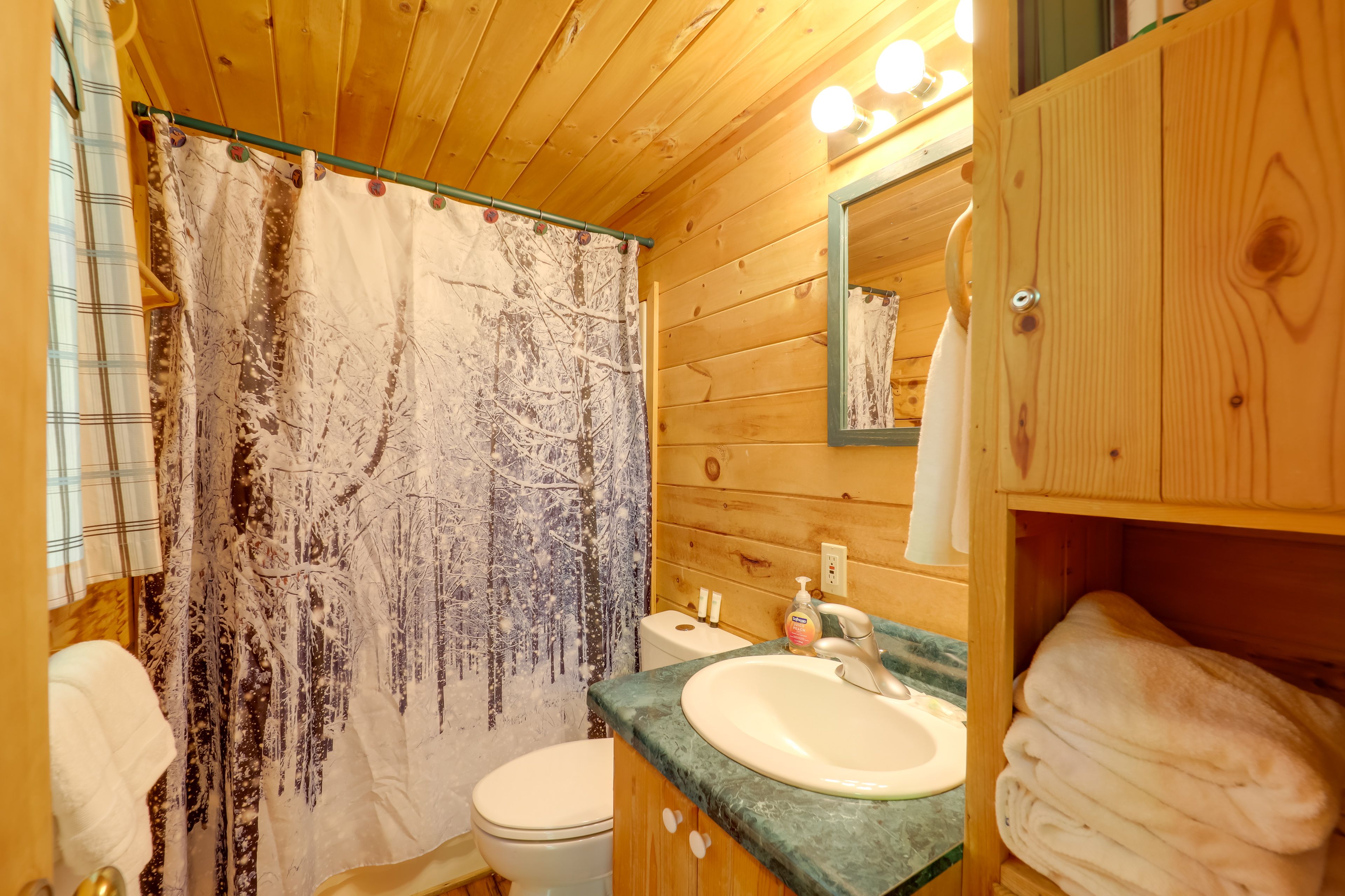 Reach | Full Bathroom | Complimentary Toiletries
