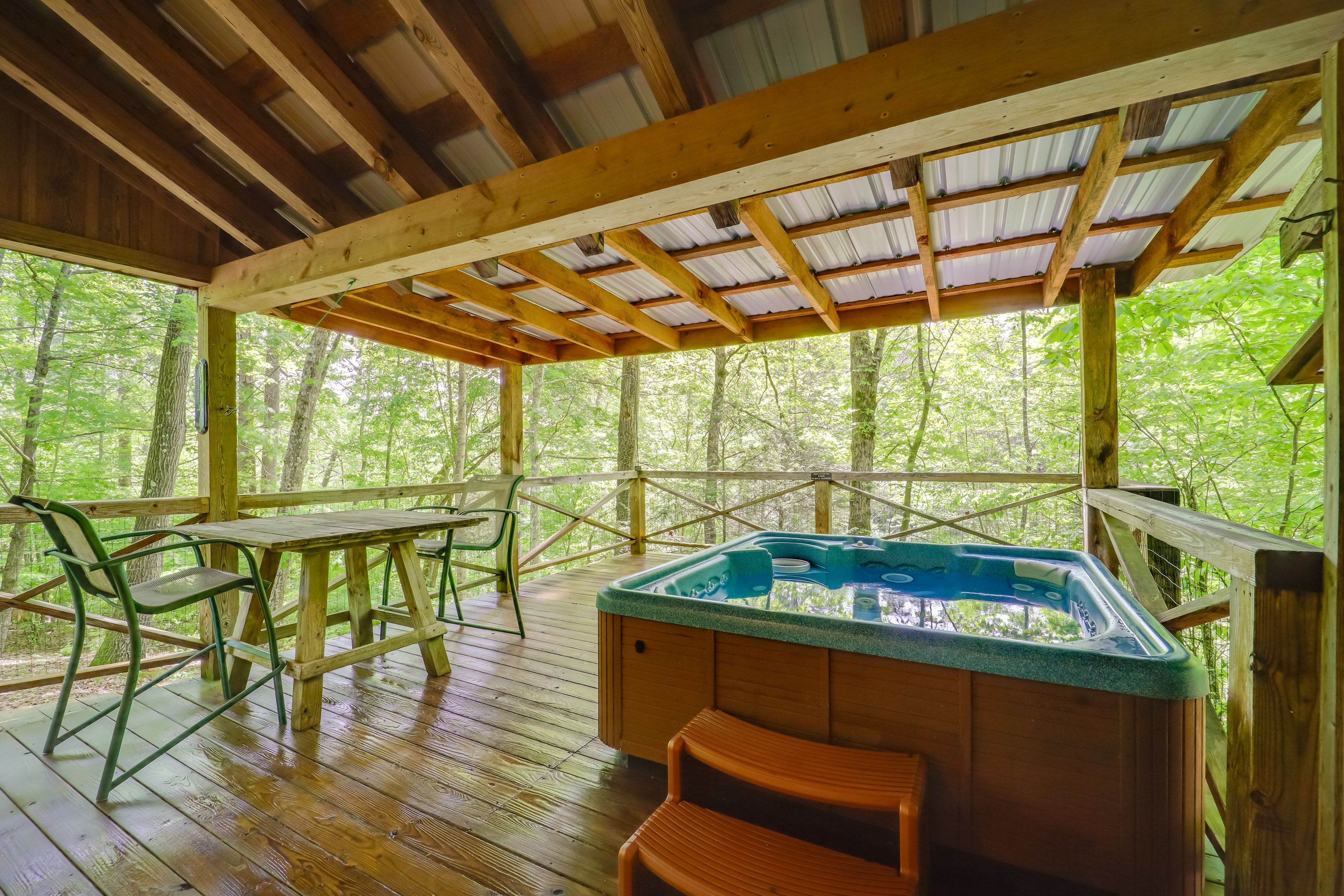 Flying Bridge Log Cabin | Covered Deck | Hot Tub