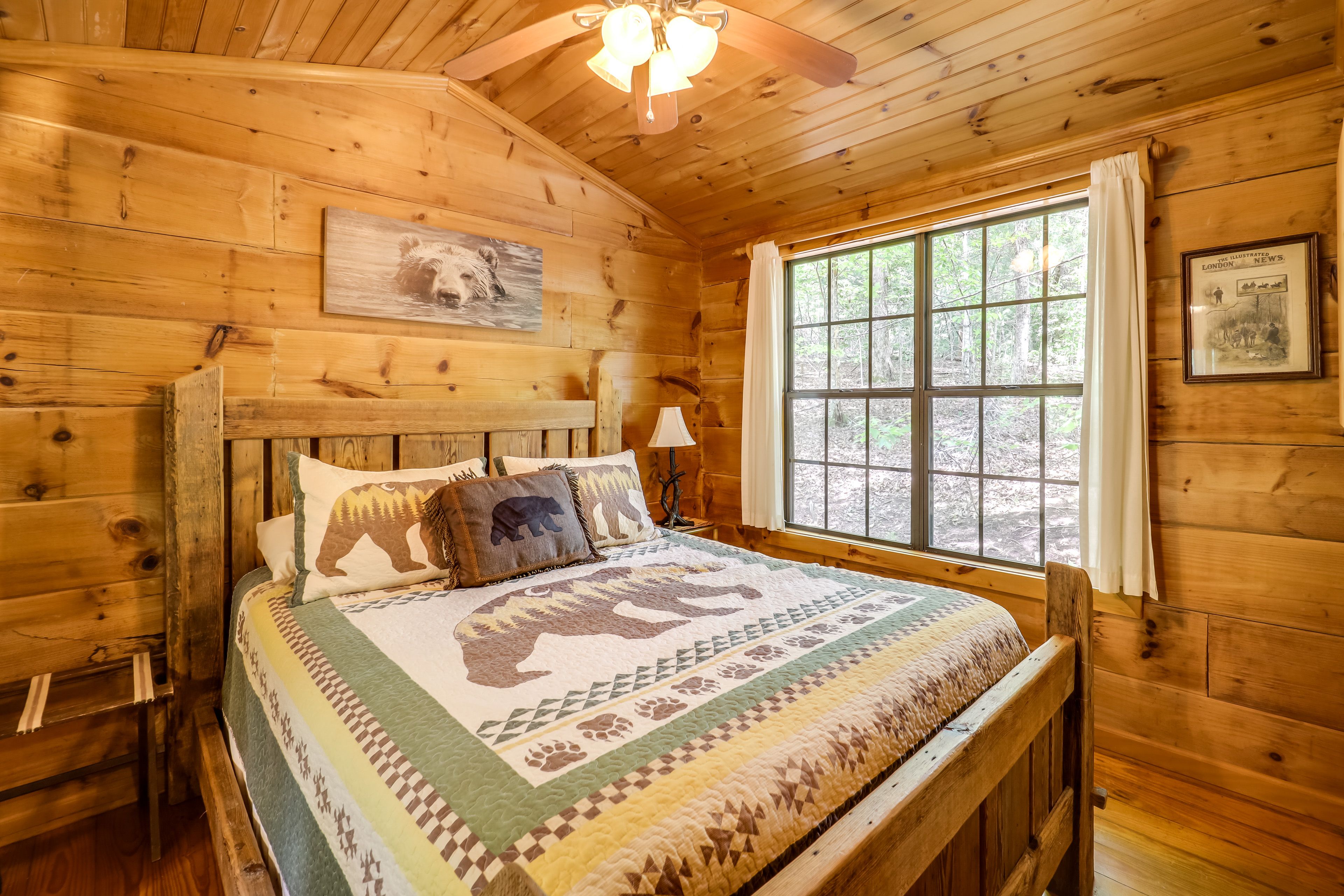 Flying Bridge Log Cabin | Bedroom 3 (Studio) | Queen Bed