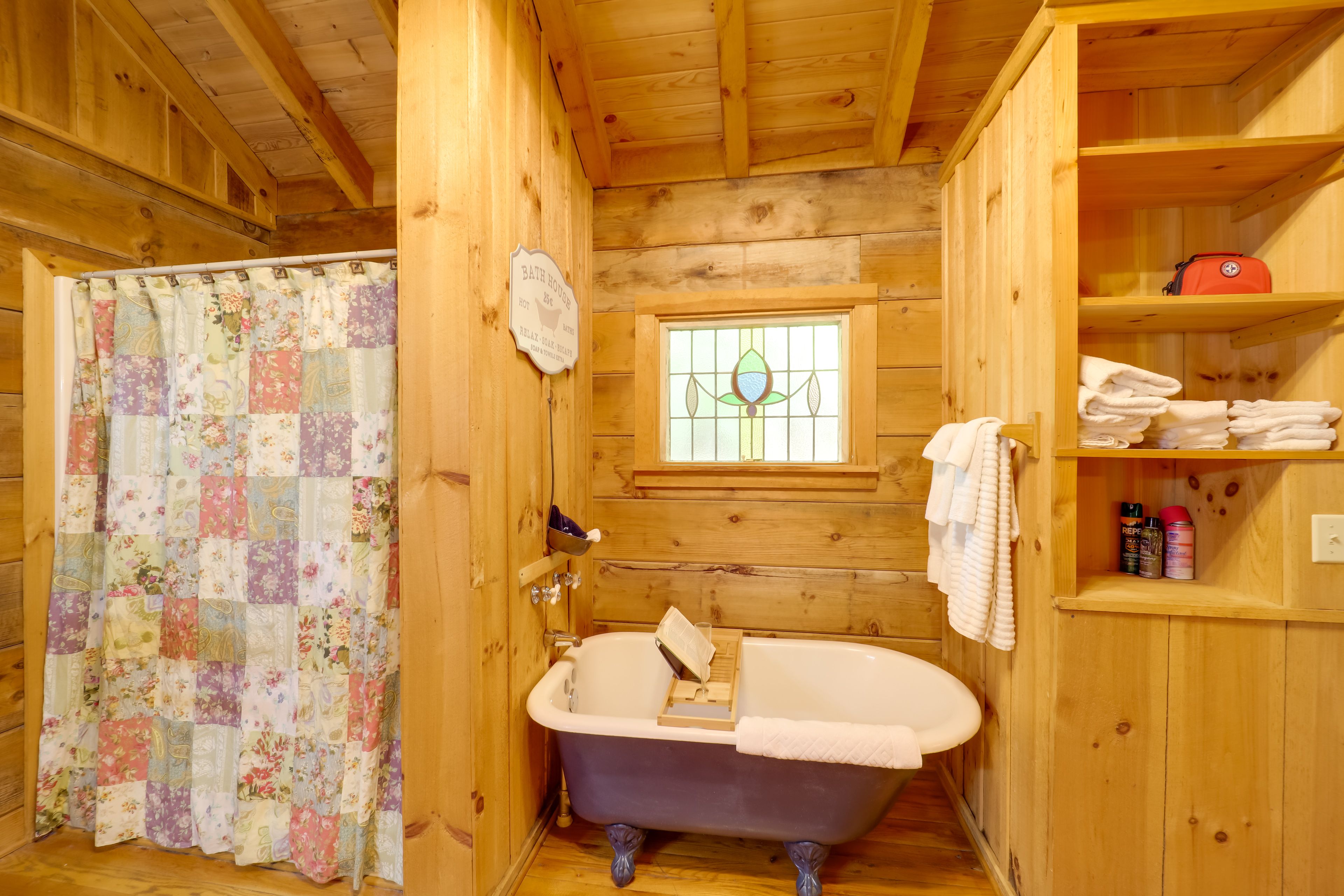 Compleat Angler | Full Bath | Toiletries | Hair Dryer