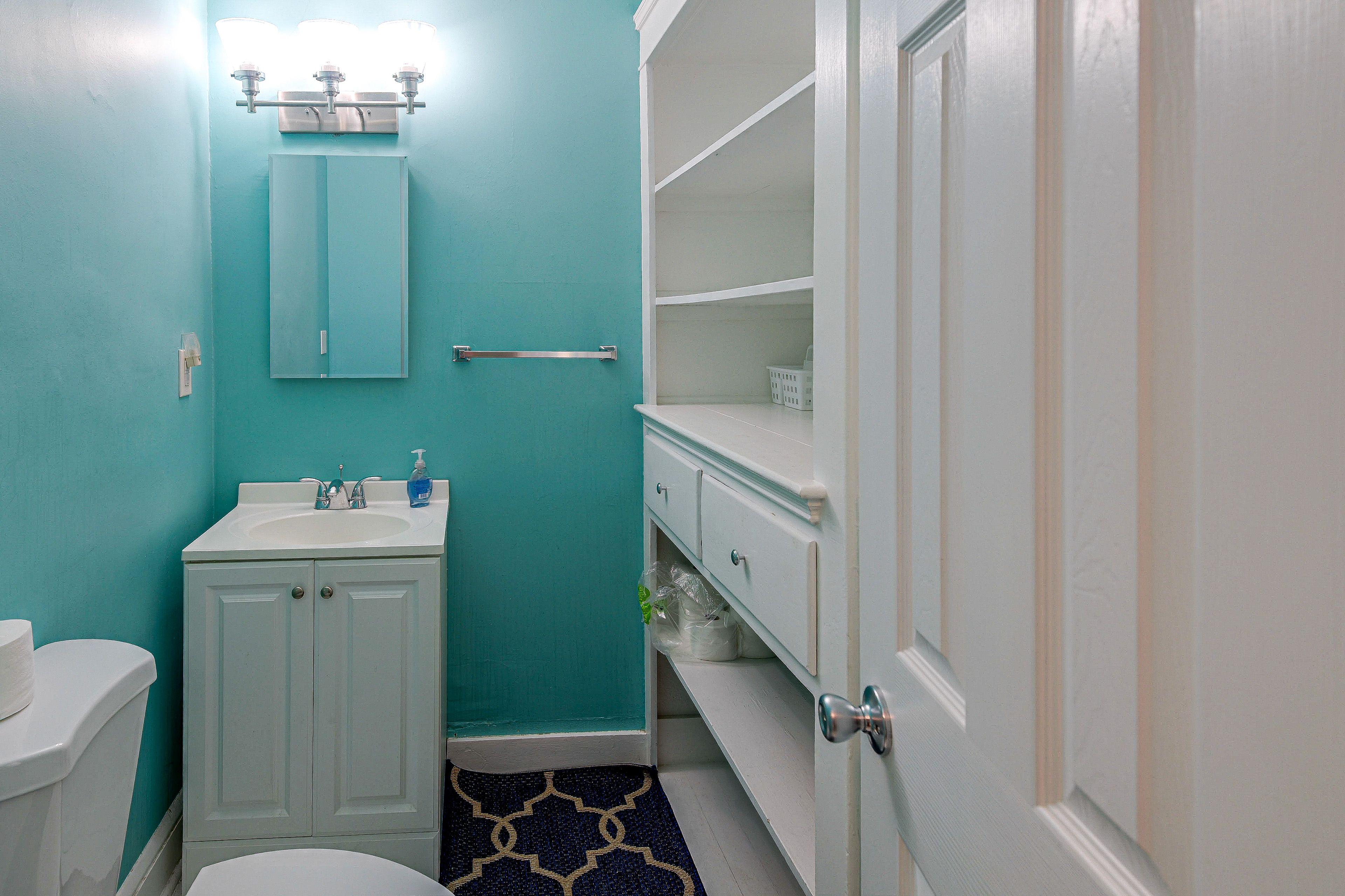 Full Bathroom
