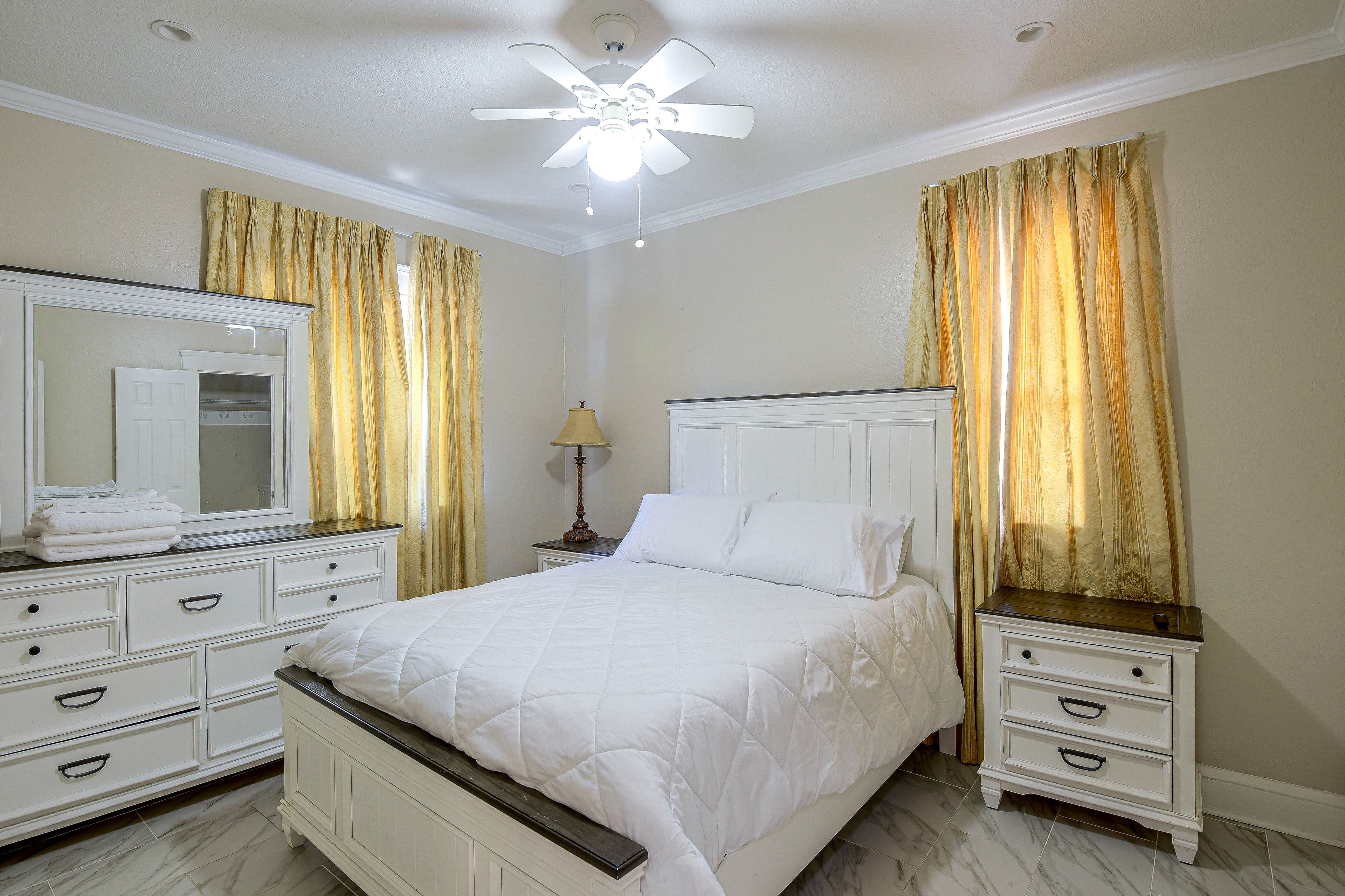 Bedroom 2 | Queen Bed