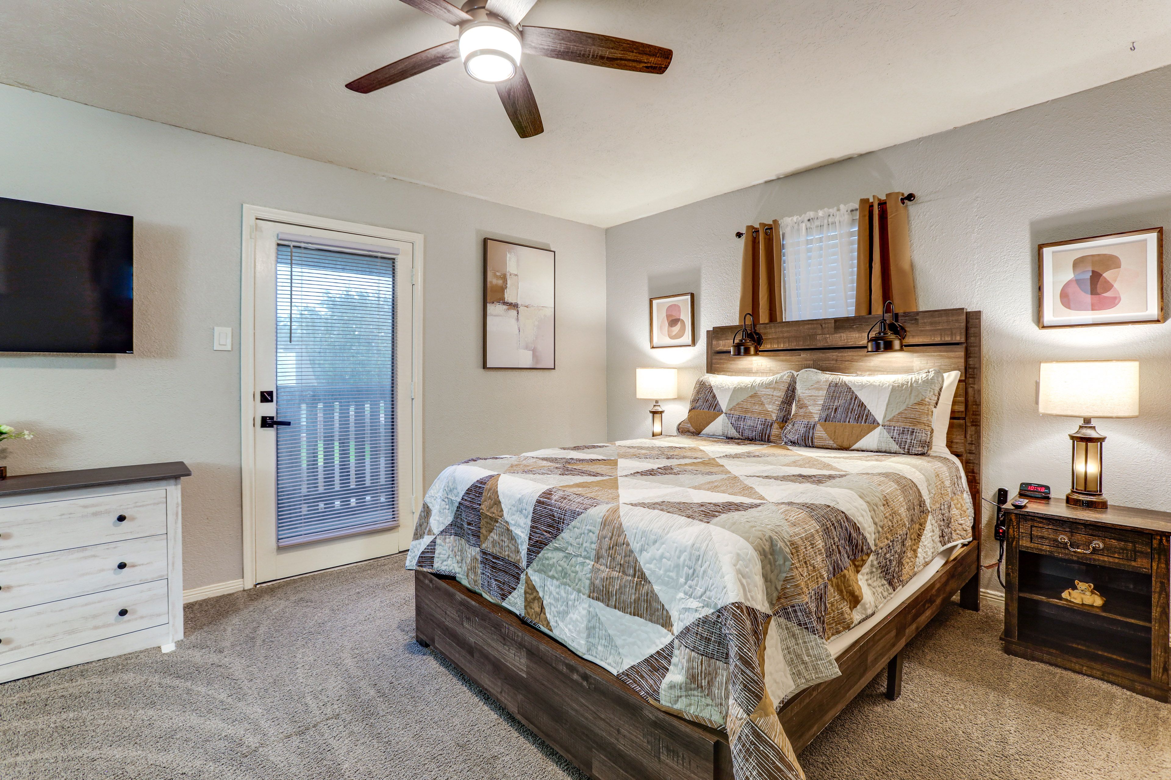 Bedroom 1 | Queen Bed | 2nd Floor