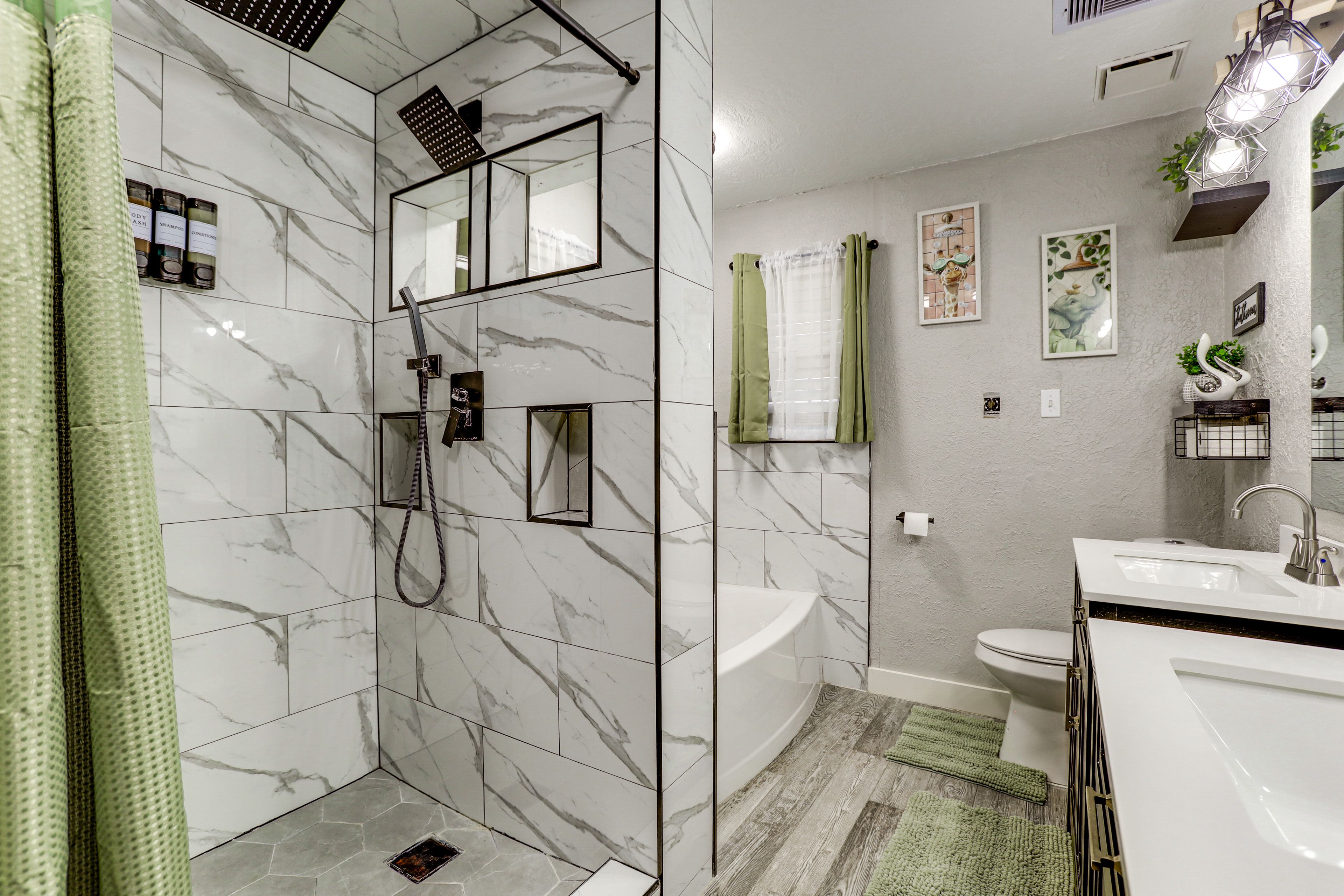 Full Bathroom | 2nd Floor