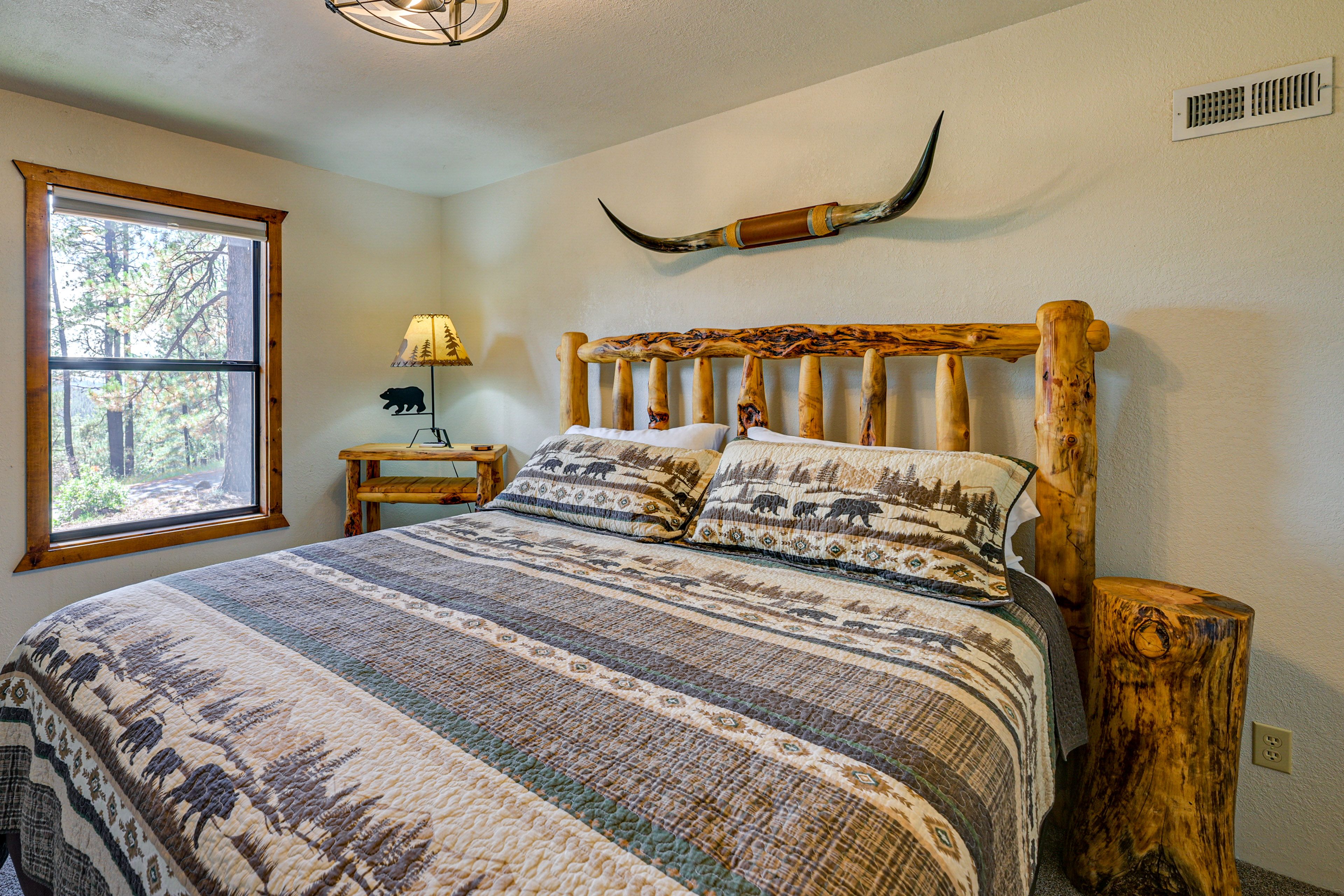 Bedroom | King Bed | Main Floor