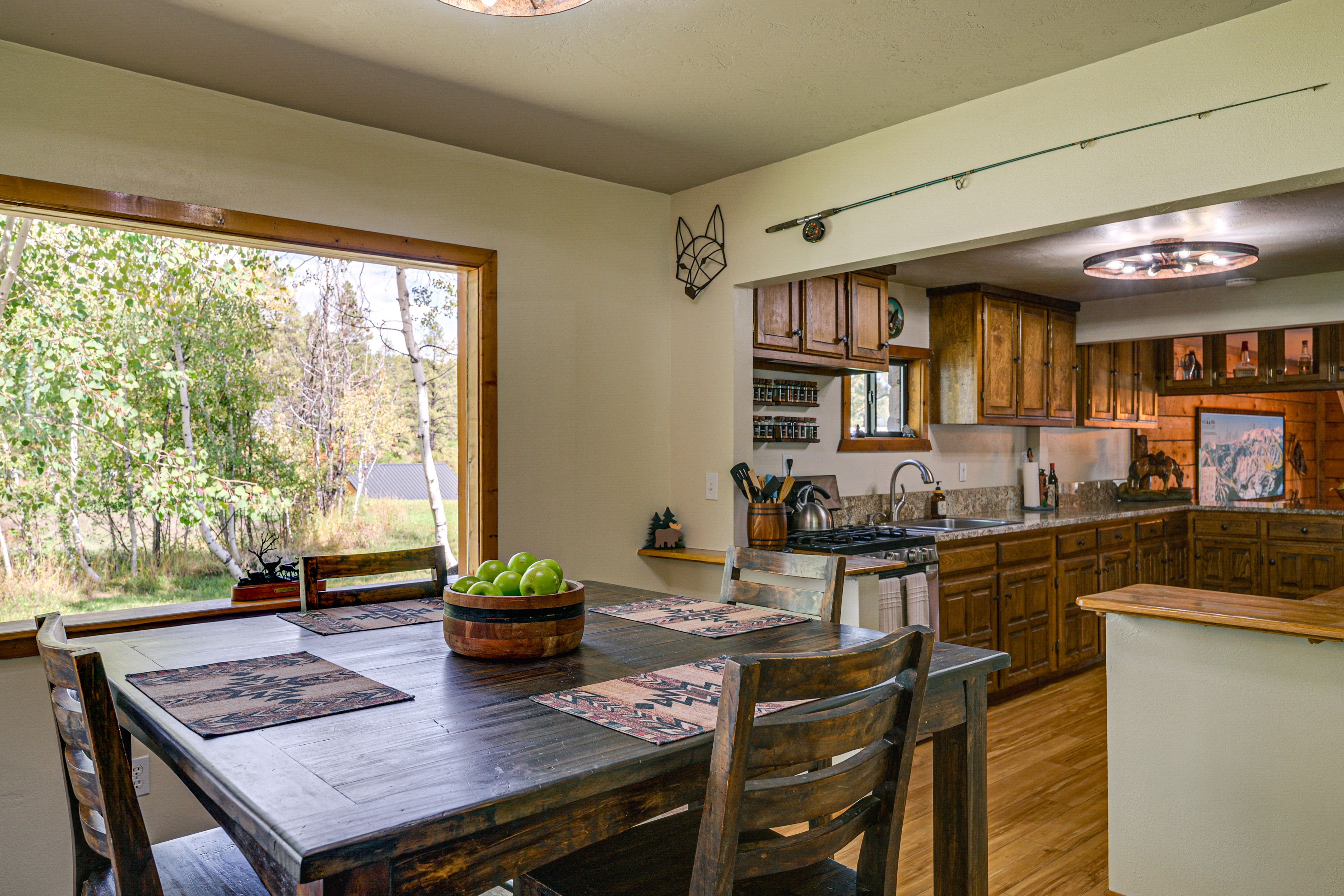Dining Nook | Main Floor