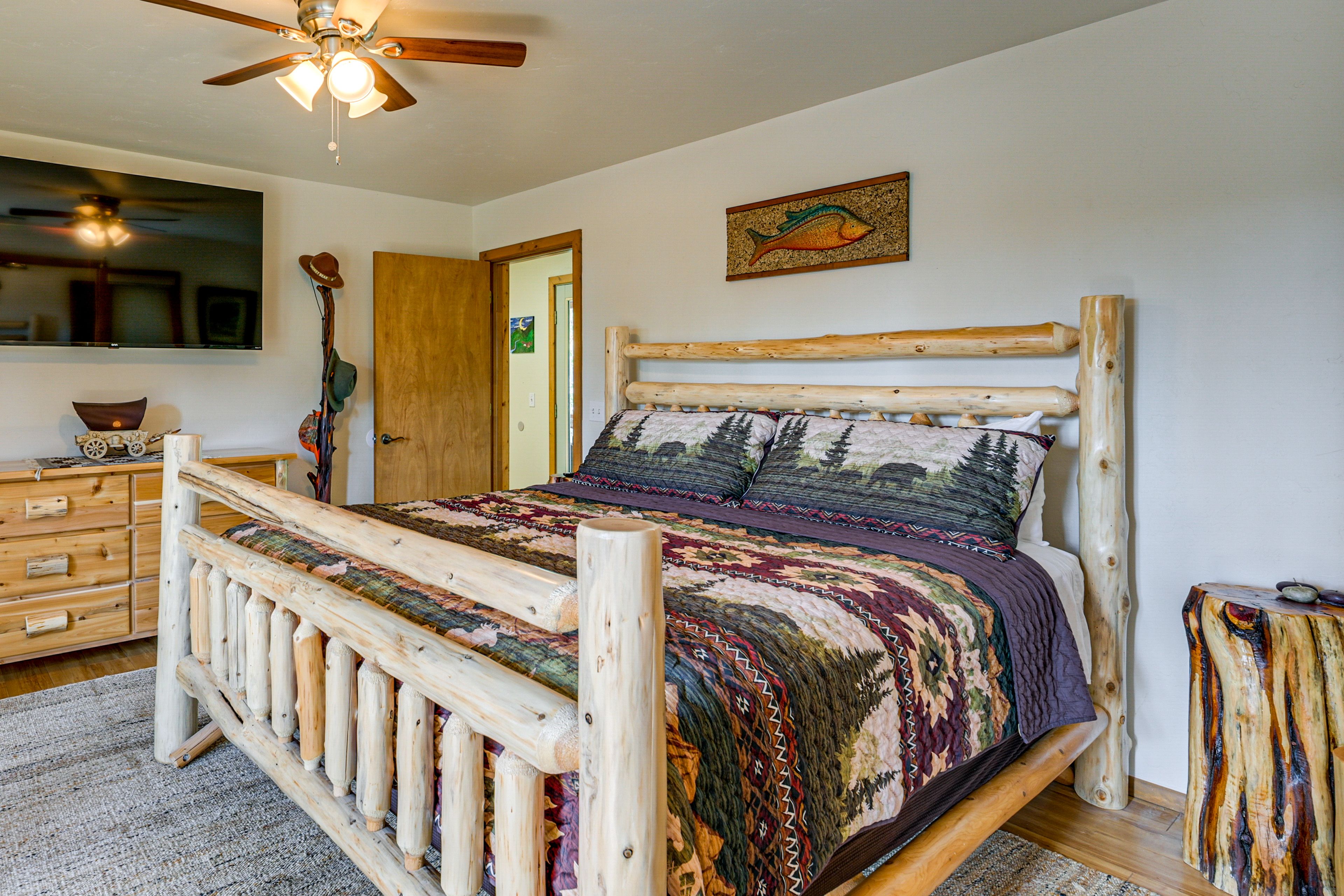 Bedroom | King Bed | Lower Level