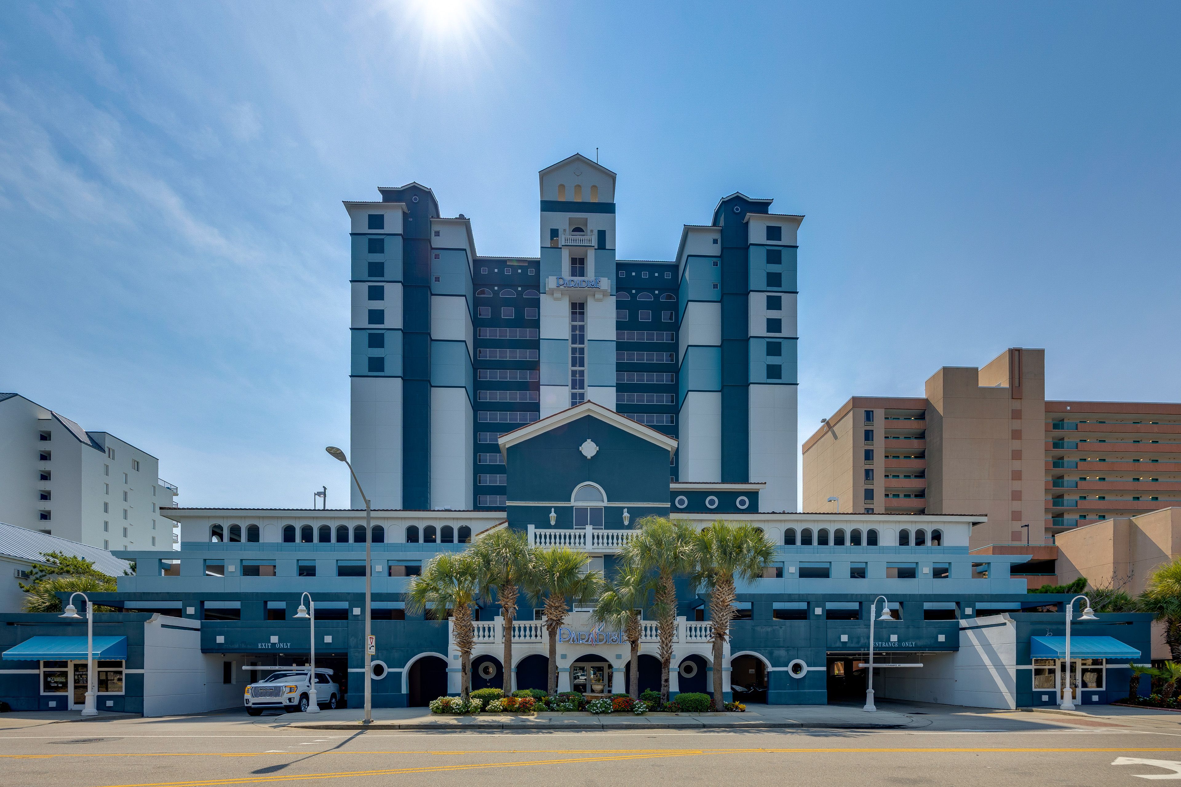 Paradise Oceanfront Resort | Access to Community Amenities