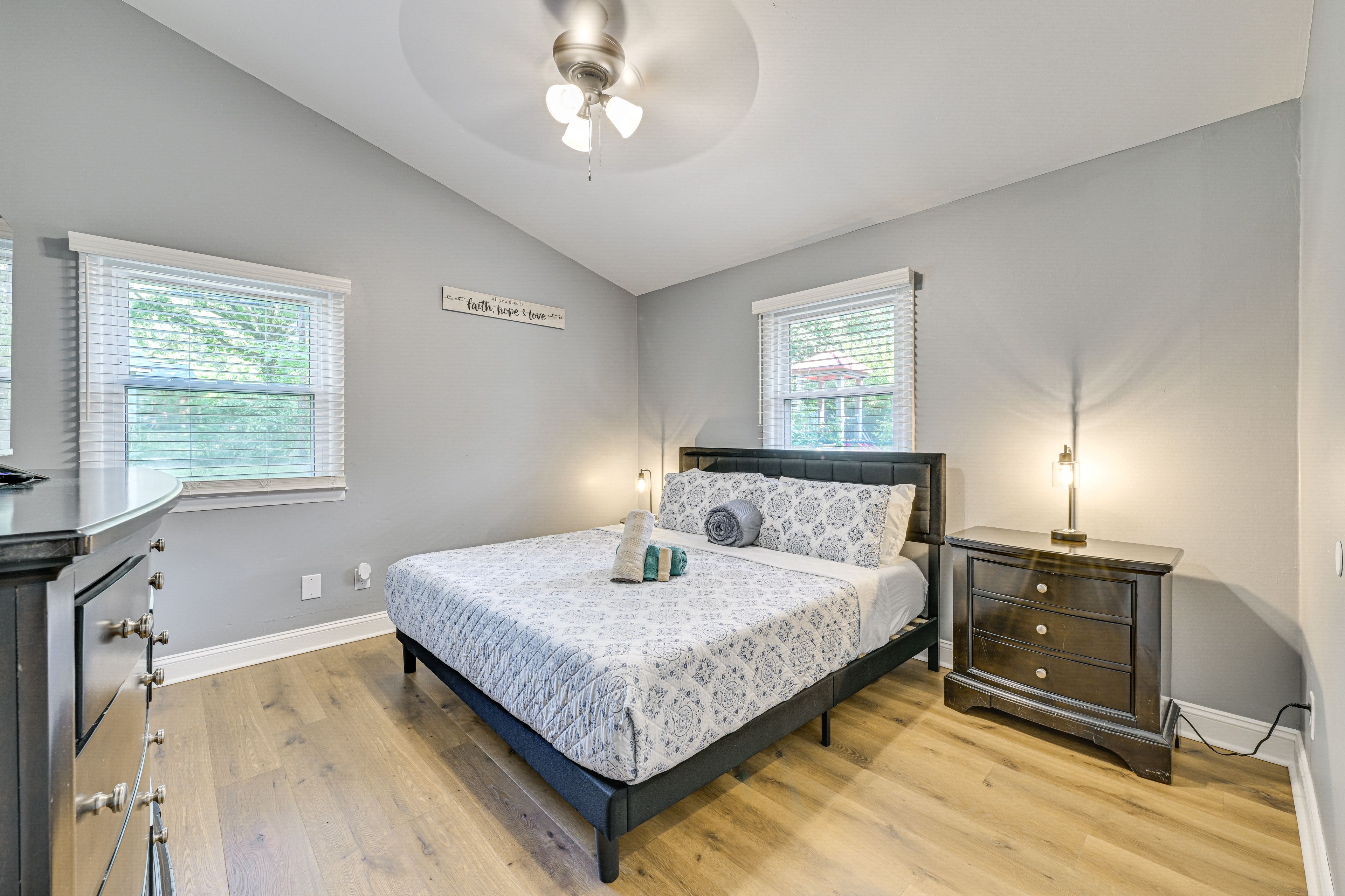 Bedroom 1 | King Bed
