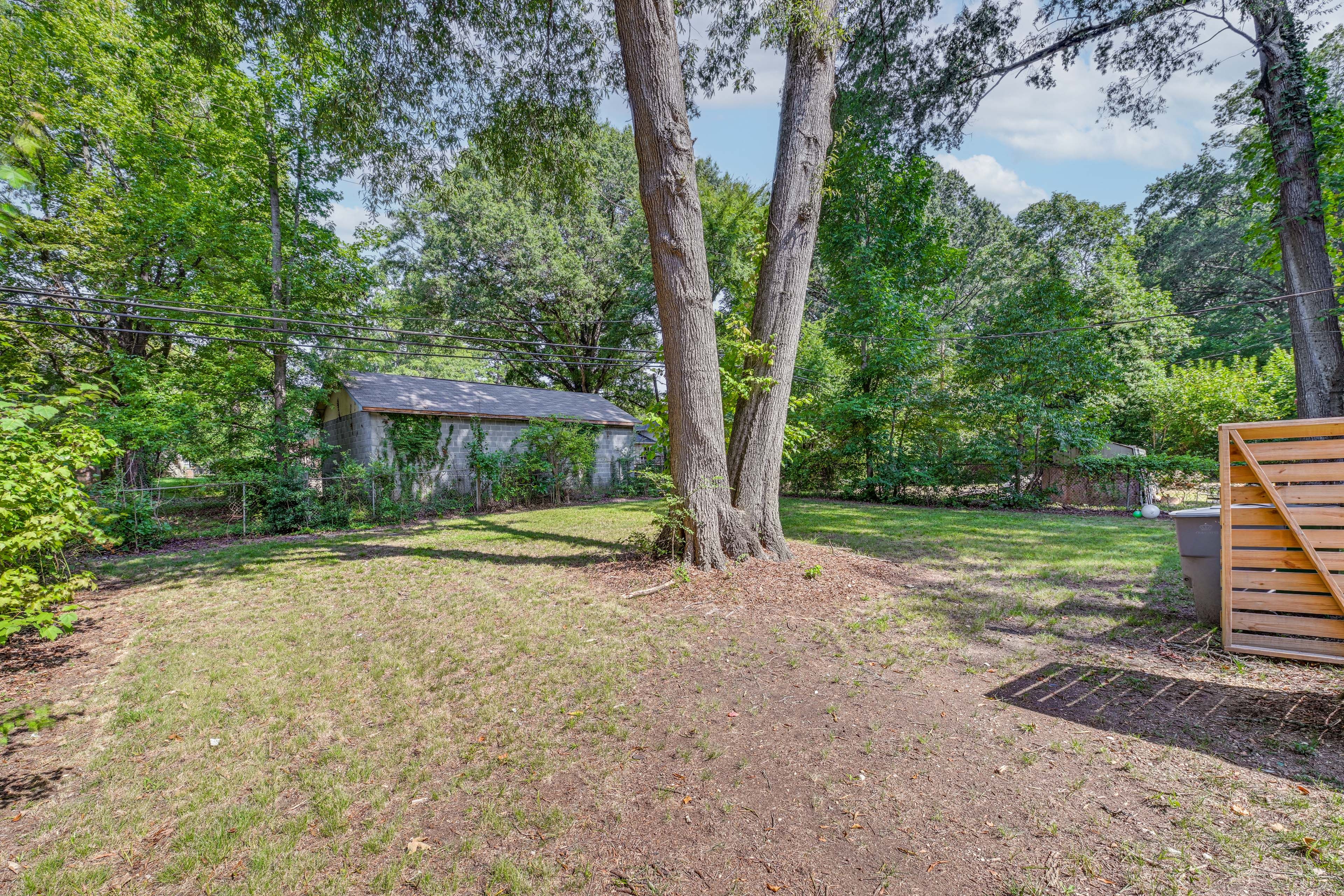 Private Yard | Furnished Patio