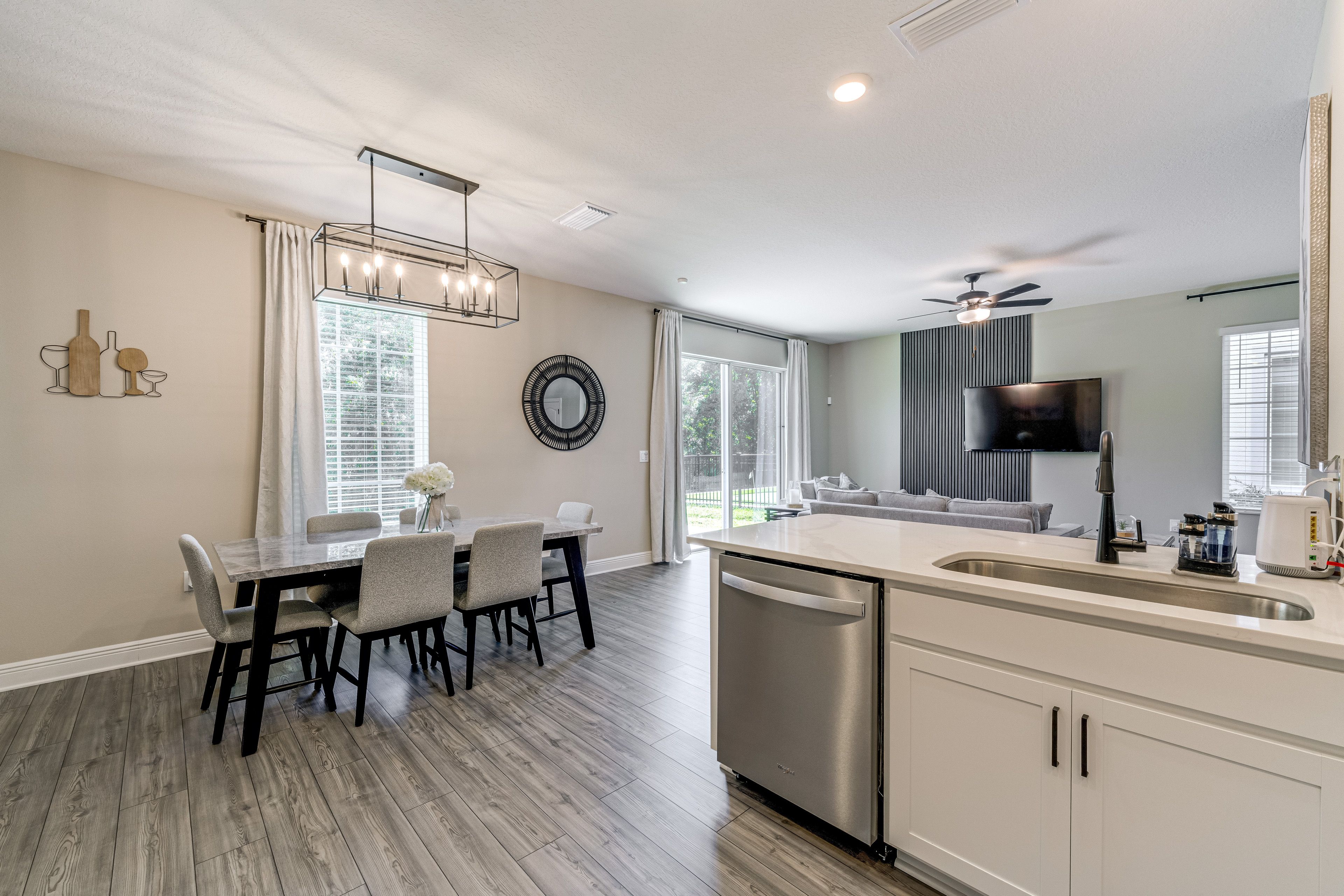 Dining Area | Dishware/Flatware Provided | 1st Floor