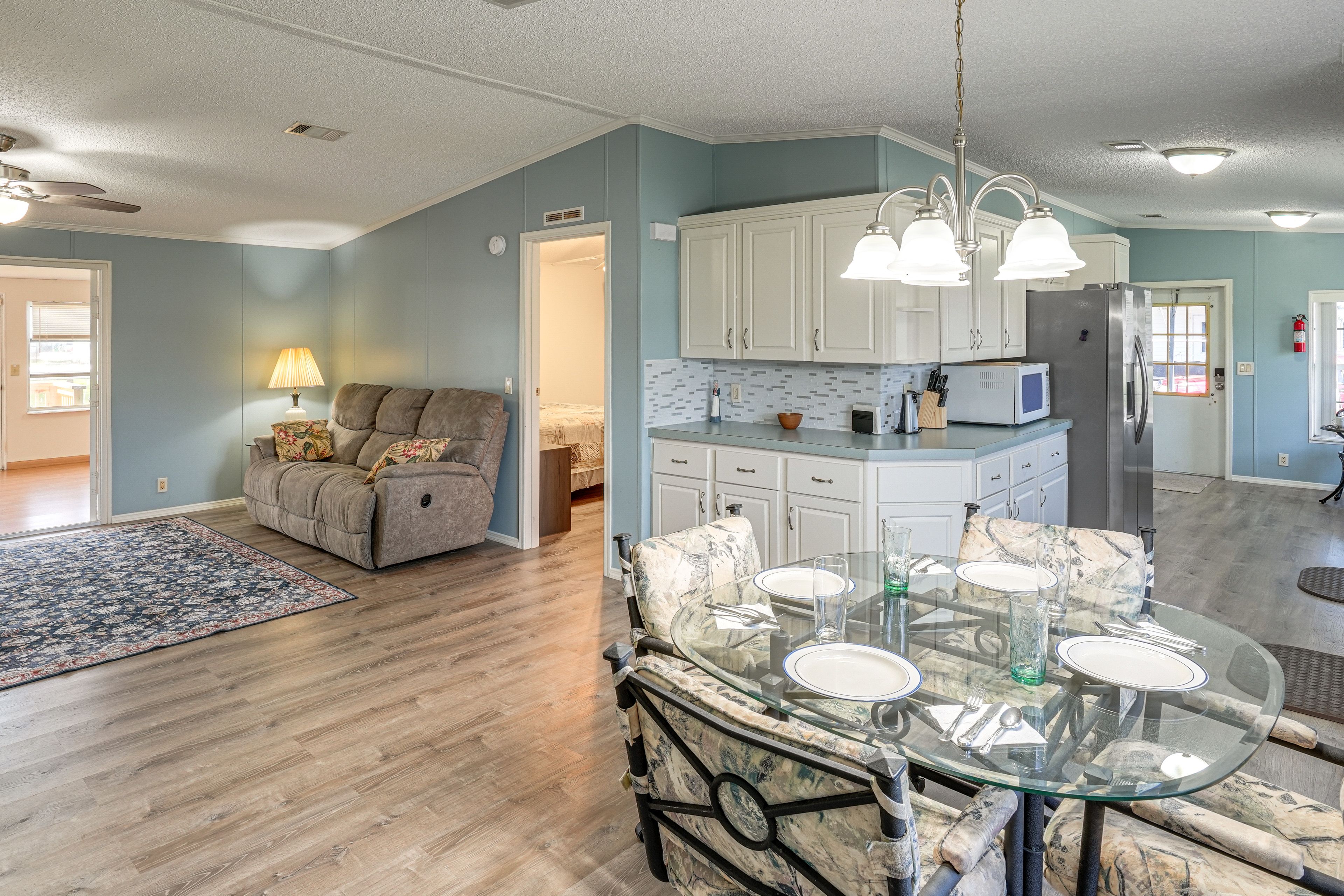 Dining Area | Dishes & Flatware Provided