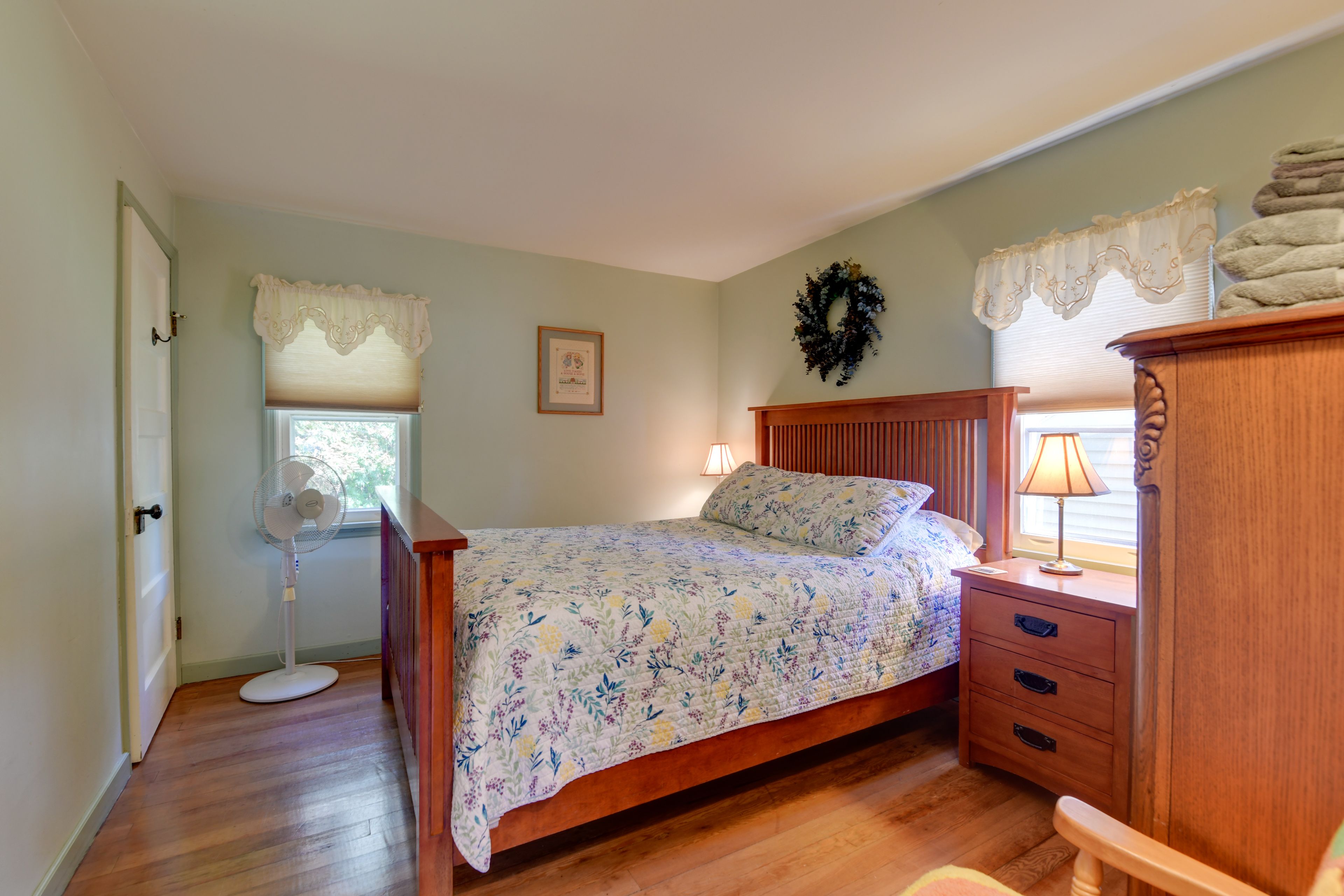 Bedroom | Queen Bed