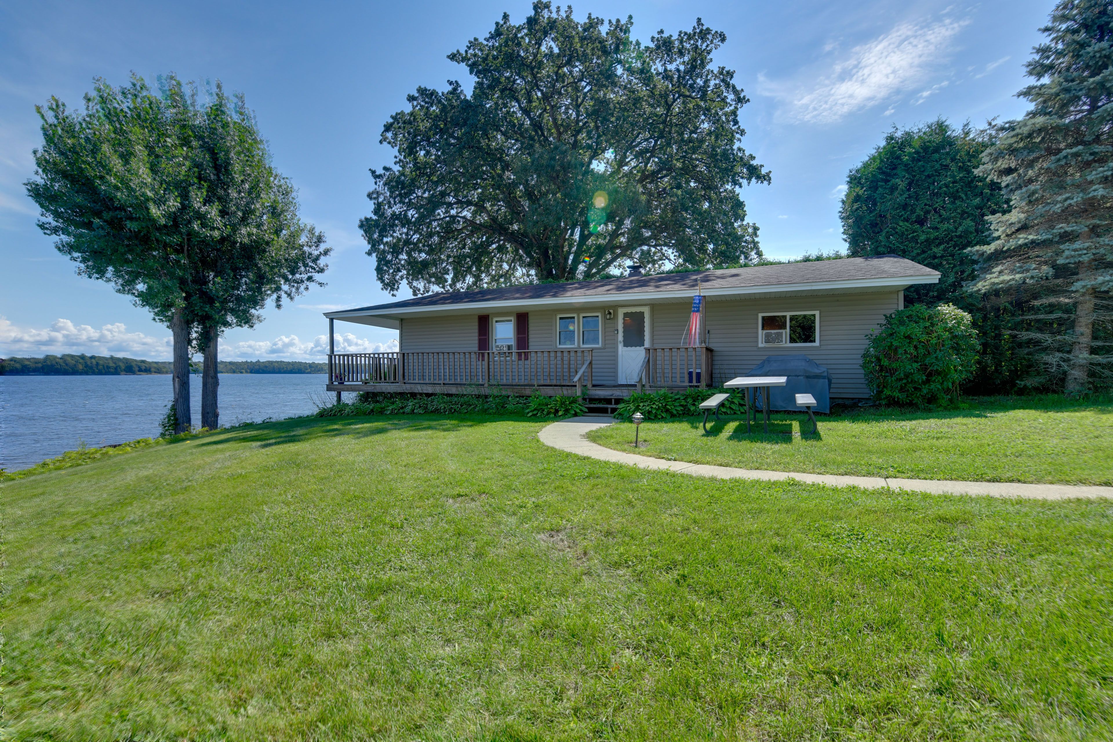 Plattsburgh Vacation Rental | 1BR | 1BA | 515 Sq Ft