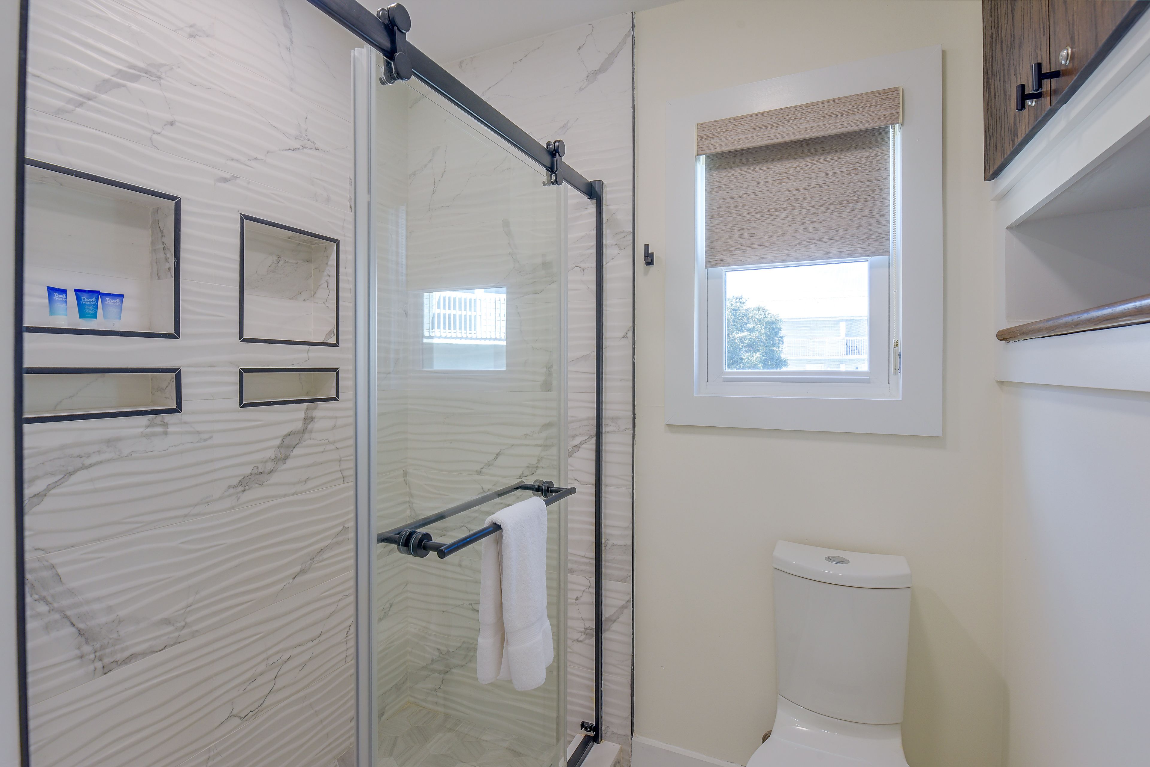 Full Bathroom | 2nd Floor