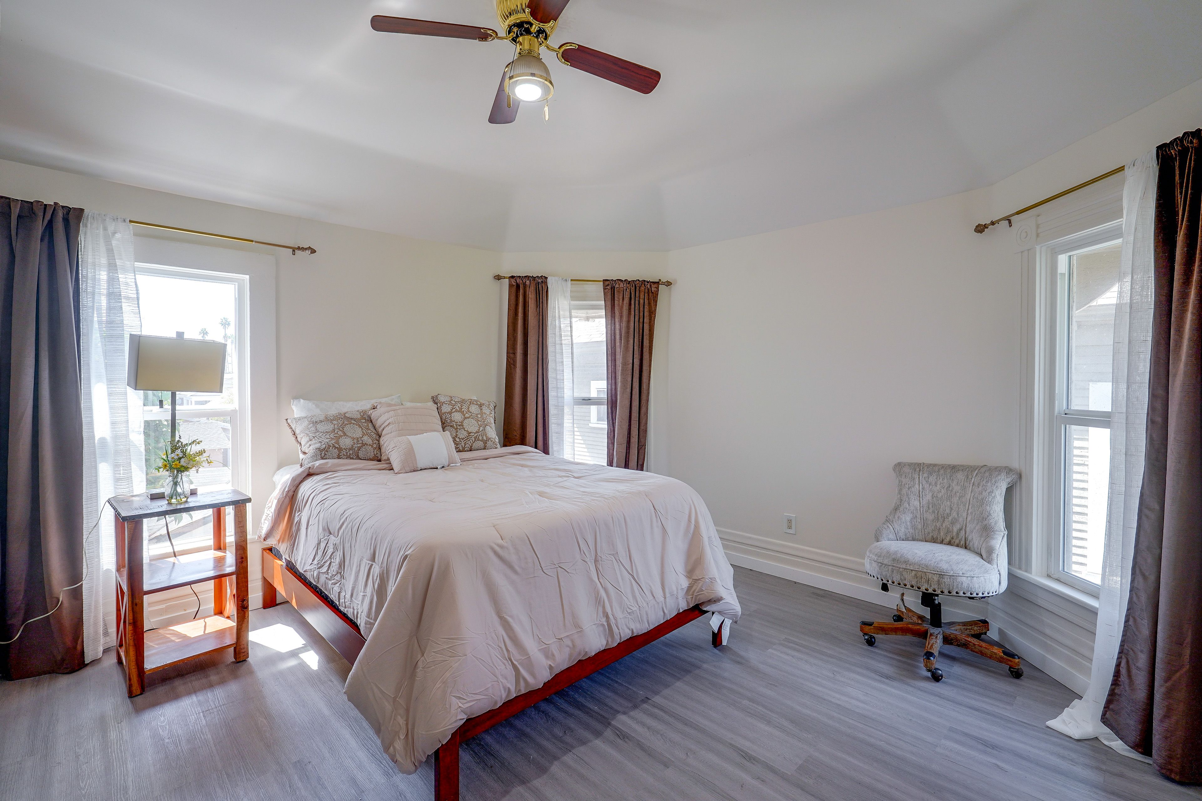 Bedroom | Queen Bed | Upper Level
