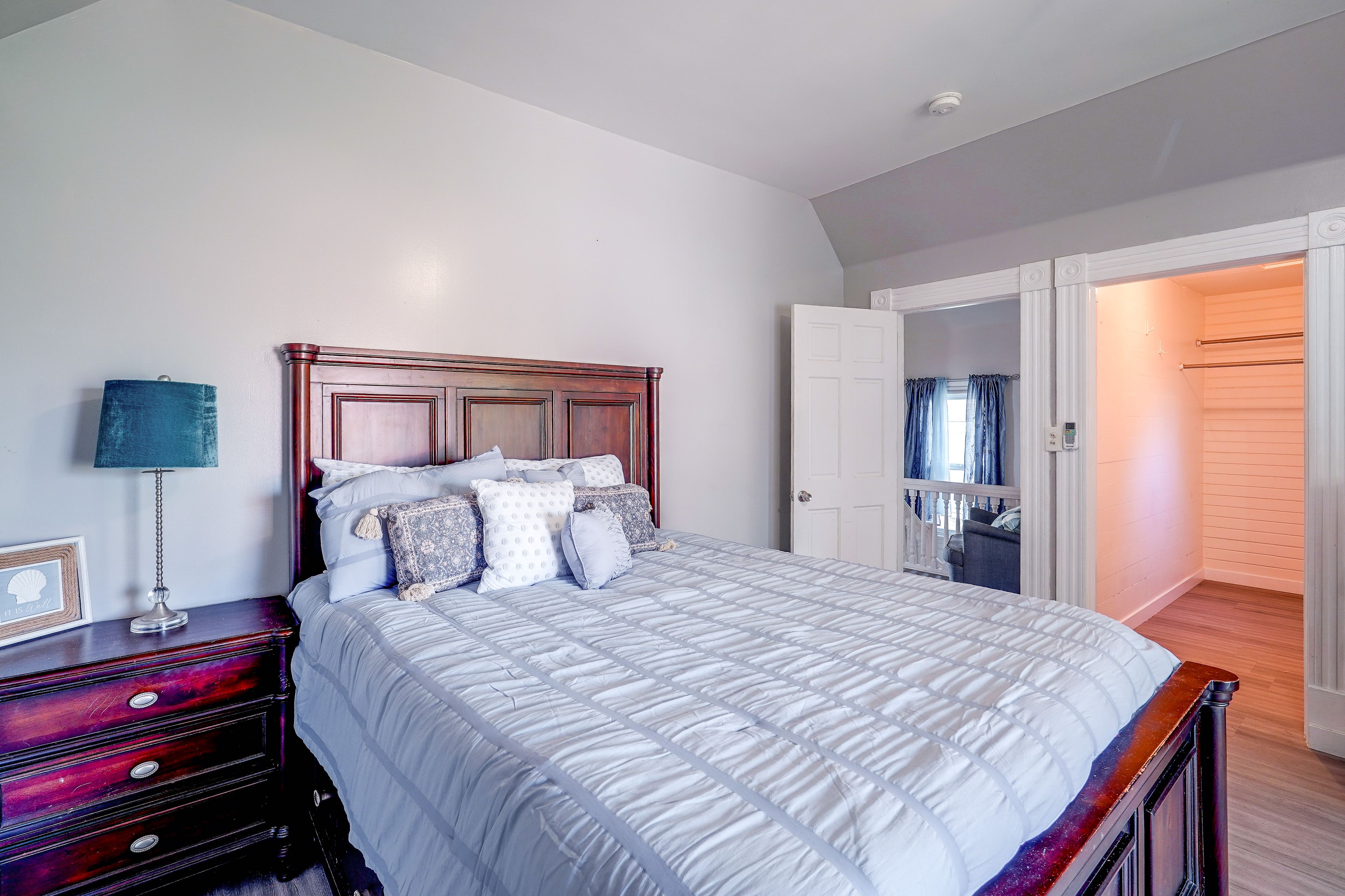 Bedroom | Queen Bed | Upper Level