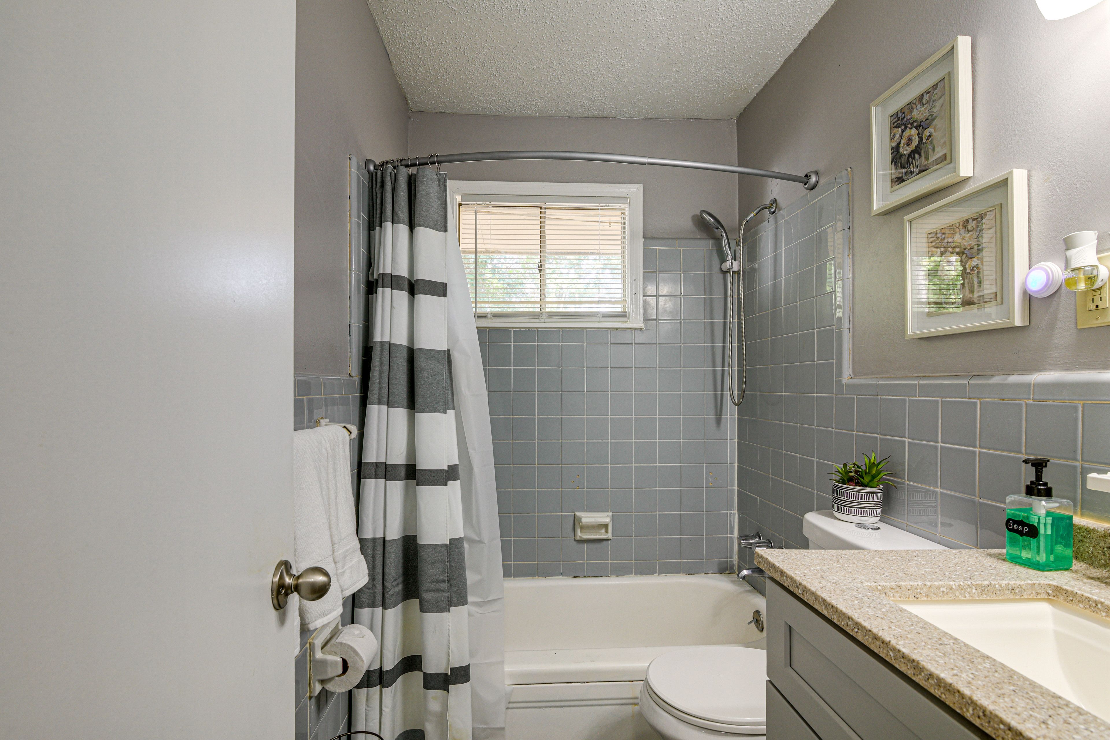Full Bathroom
