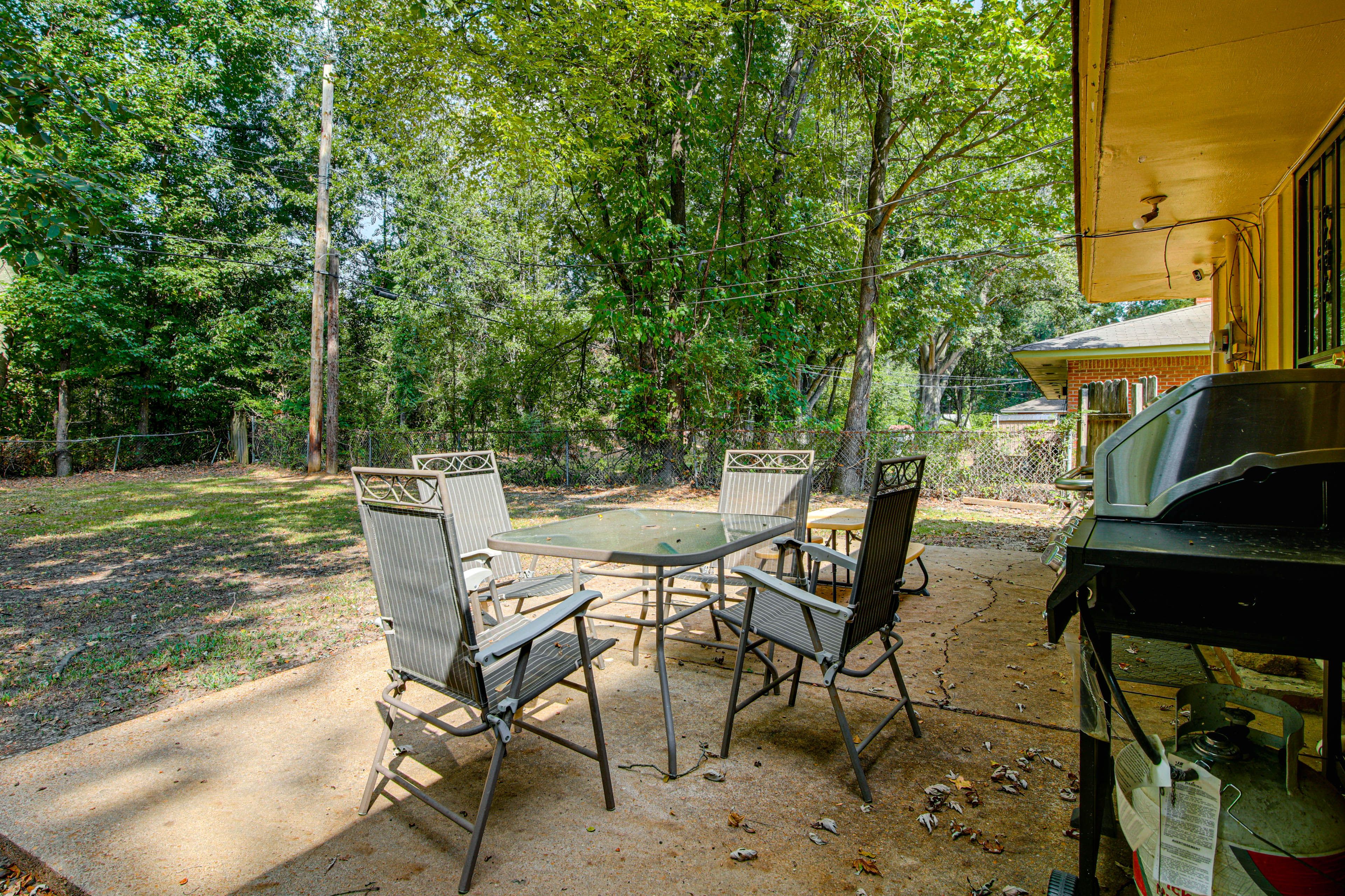 Private Yard | Furnished Patio
