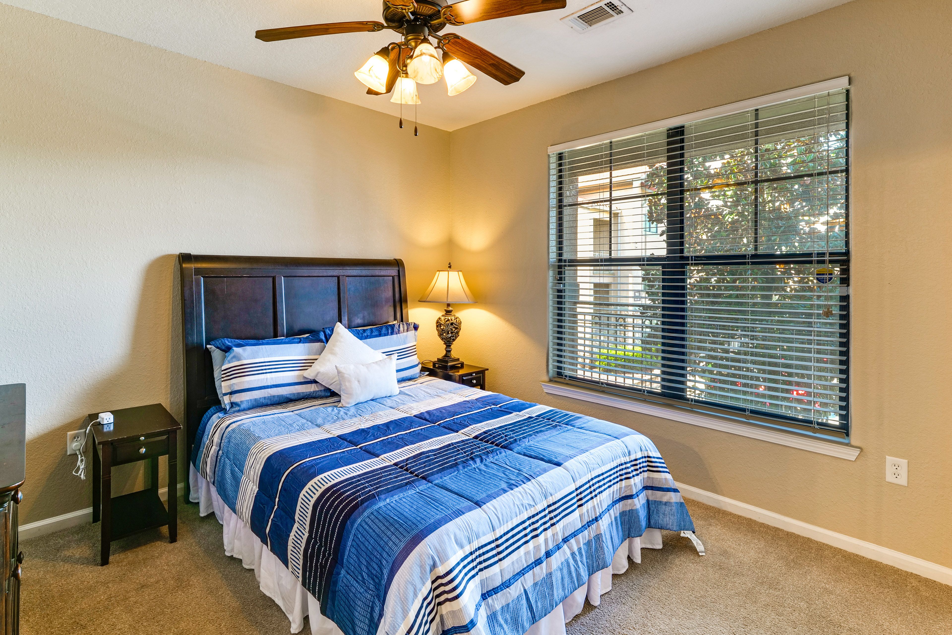 Bedroom | Queen Bed | En-Suite Bathroom